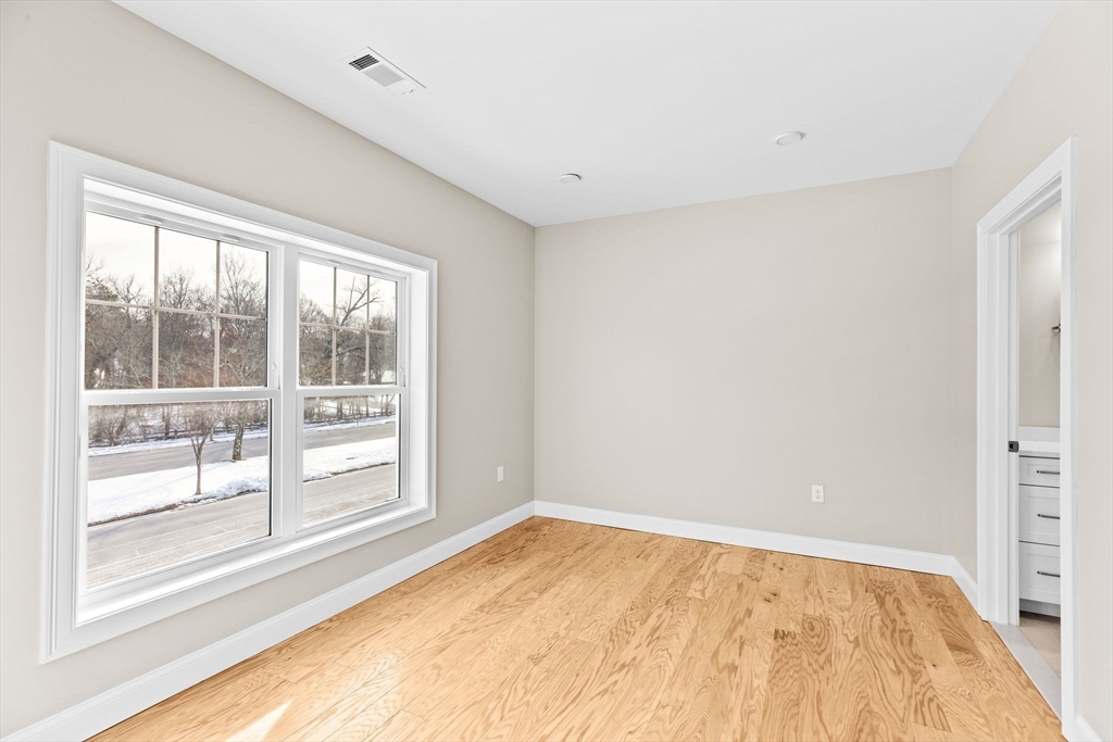 Milton, Massachusetts, 02186, United States, 2 Bedrooms Bedrooms, ,2 BathroomsBathrooms,Residential,For Sale,1735938