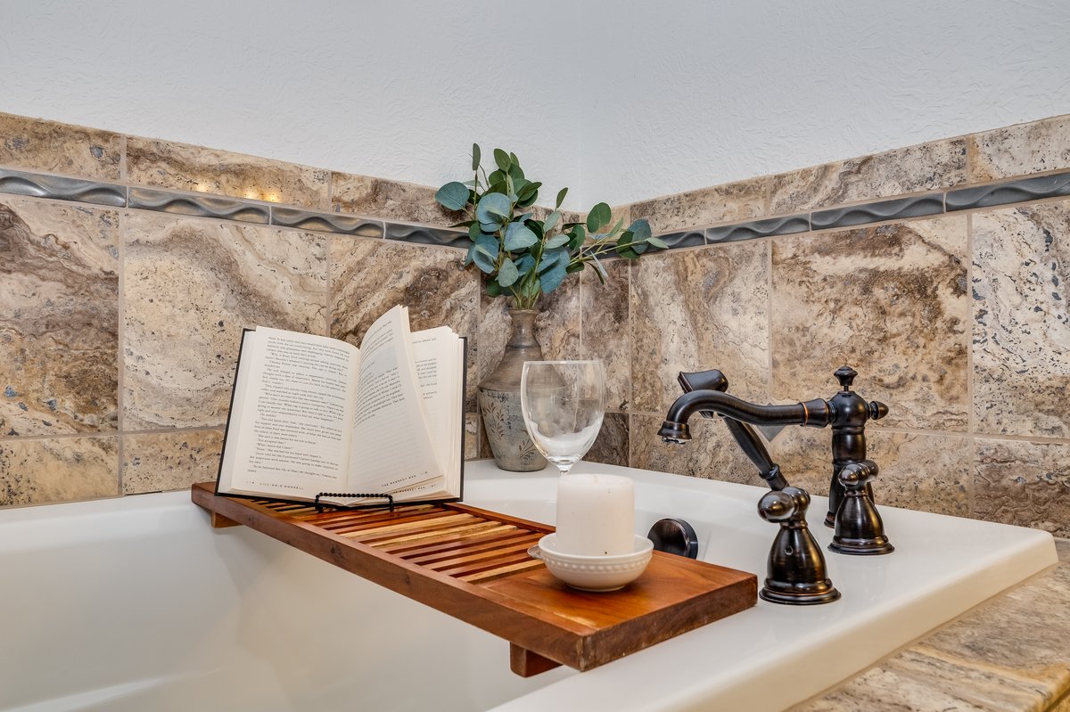 Cheyenne, Wyoming, 82009, United States, 5 Bedrooms Bedrooms, ,3 BathroomsBathrooms,Residential,For Sale,1981305