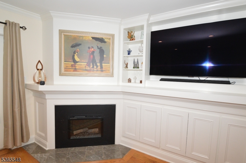 Teaneck, New Jersey, 07666, United States, 2 Bedrooms Bedrooms, ,3 BathroomsBathrooms,Residential,For Sale,1870844