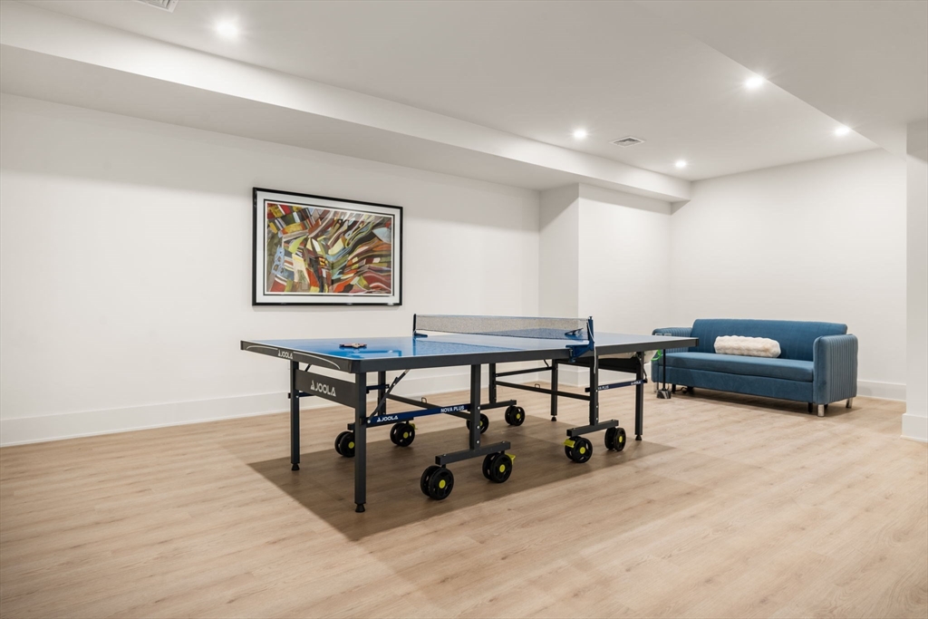 Newton, Massachusetts, 02461, United States, 6 Bedrooms Bedrooms, ,7 BathroomsBathrooms,Residential,For Sale,1882798