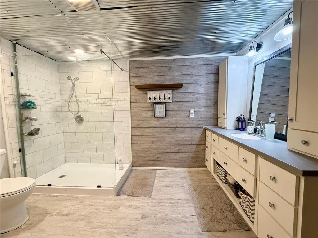 Alexandria Twp, Minnesota, 56308, United States, 5 Bedrooms Bedrooms, ,2 BathroomsBathrooms,Residential,For Sale,2036920
