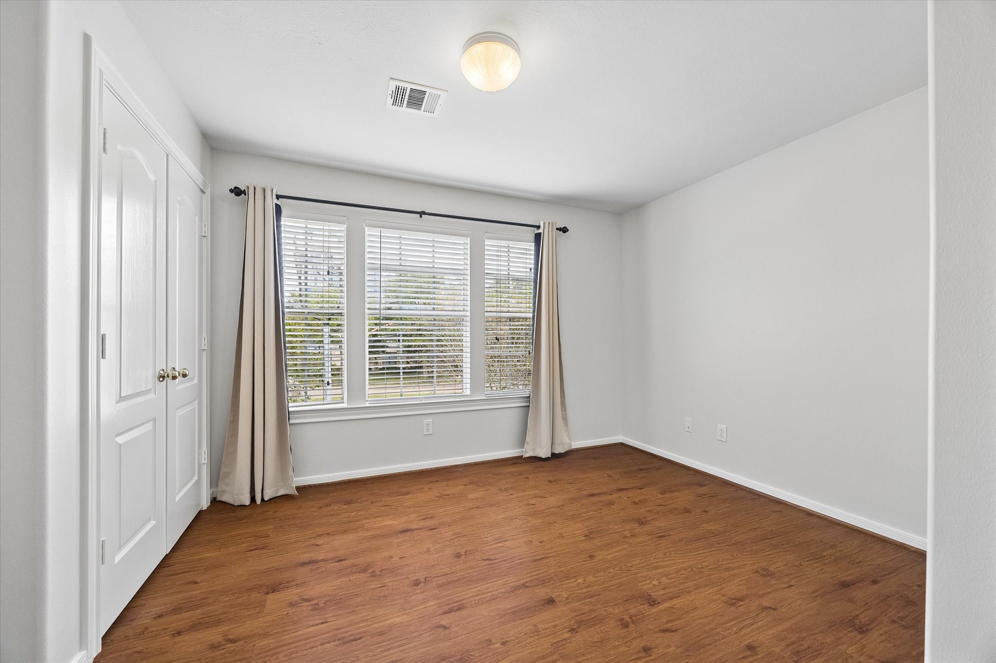  1502 Lakeside Enclave Drive - 物件實景