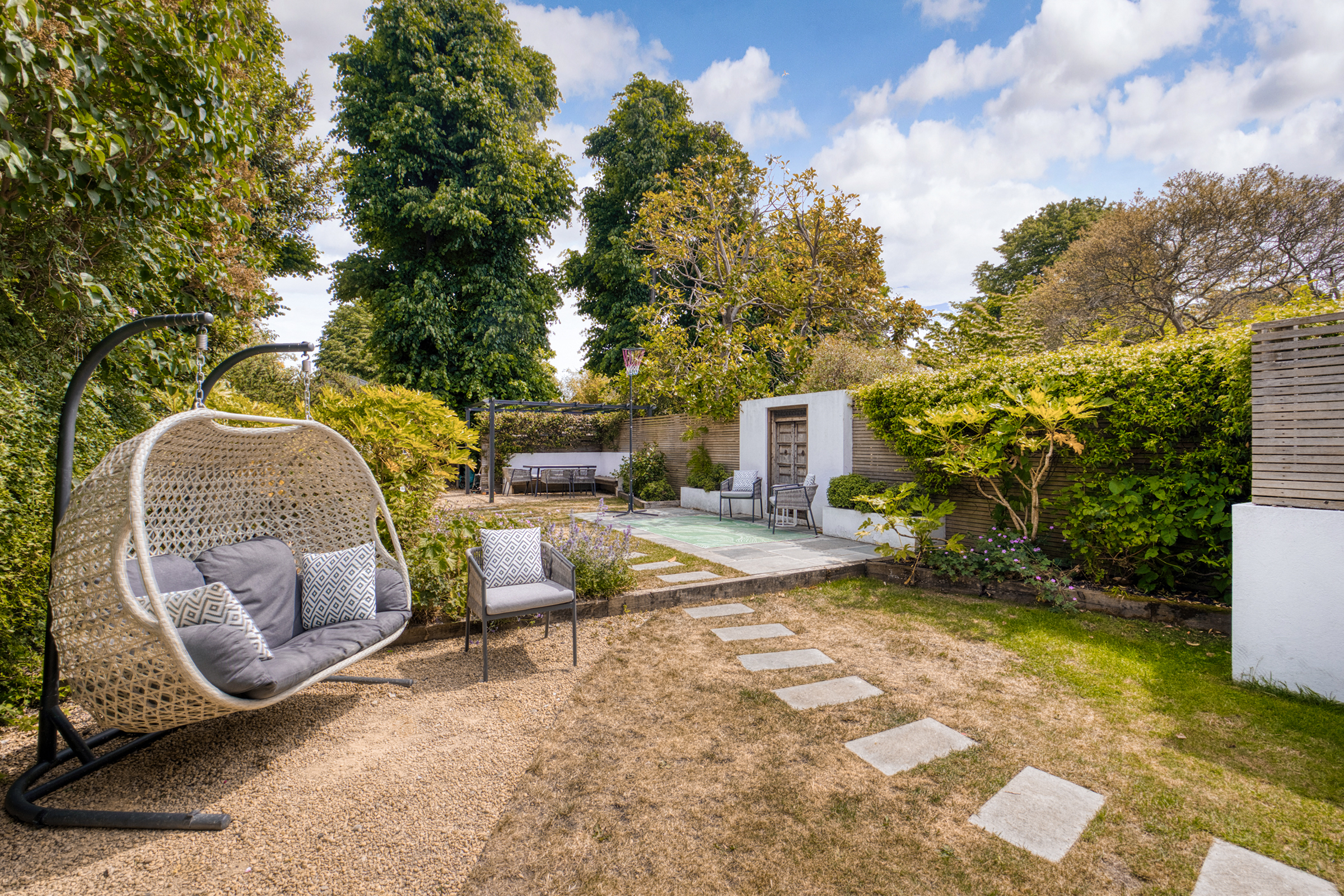  A Beautifully Renovated Family Home with a Garden Studio and Off-Street Parking - 物件實景
