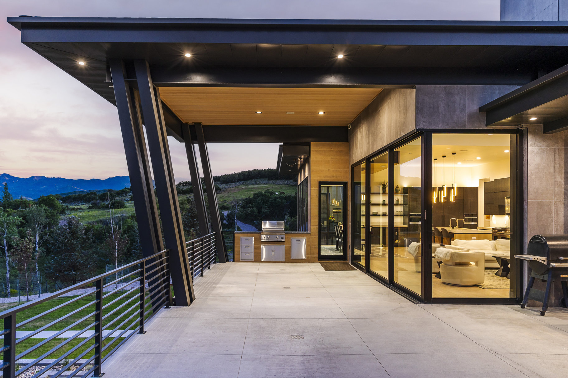  A RARE MODERN MOUNTAIN ESTATE WITH AN EXTRAORDINARY EQUESTRIAN FACILITY - 物件實景