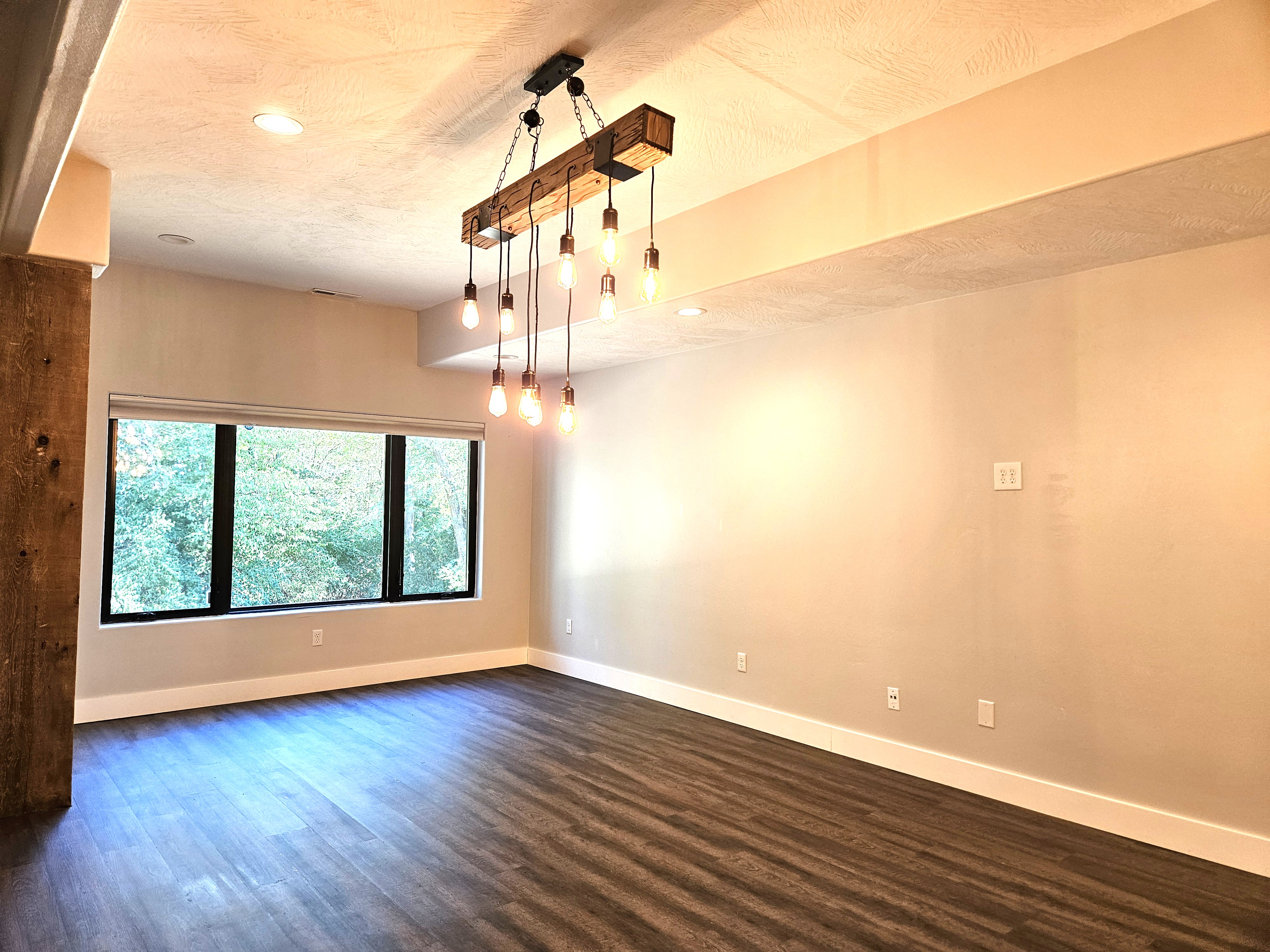 SPRINGFIELD, Missouri, 65804, United States, 4 Bedrooms Bedrooms, ,4 BathroomsBathrooms,Residential,For Sale,1996433