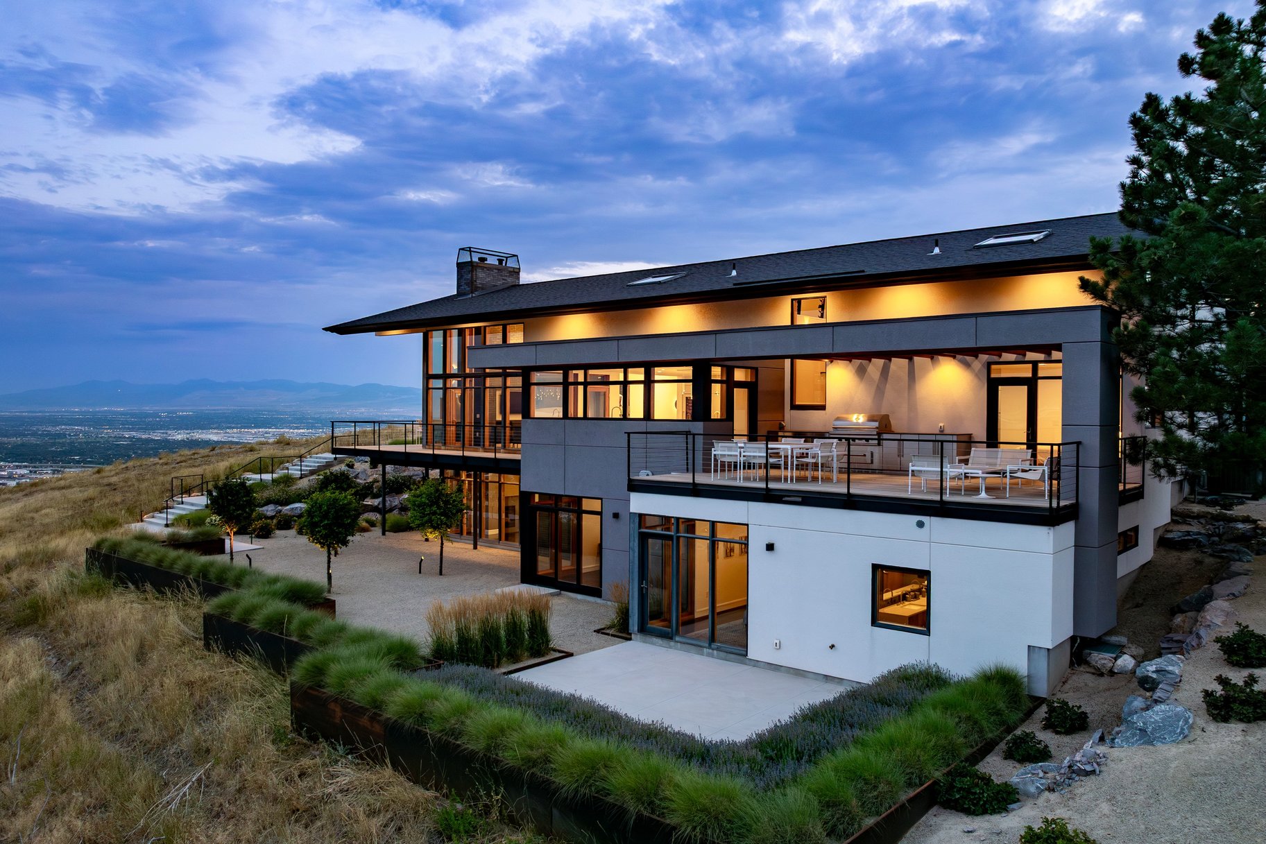  Stunning Contemporary Home with Commanding Views - 物件實景
