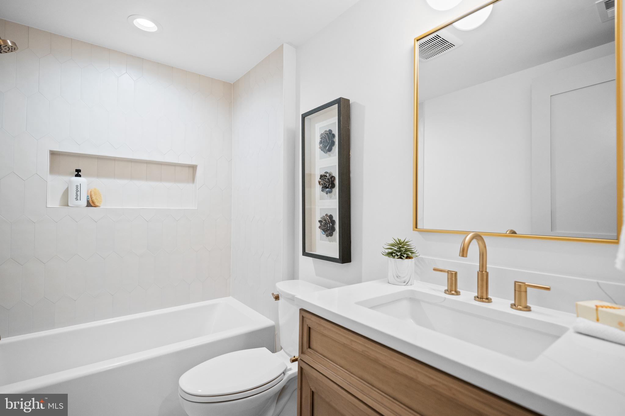 Arlington, Virginia, 22207, United States, 4 Bedrooms Bedrooms, ,5 BathroomsBathrooms,Residential,For Sale,1990203