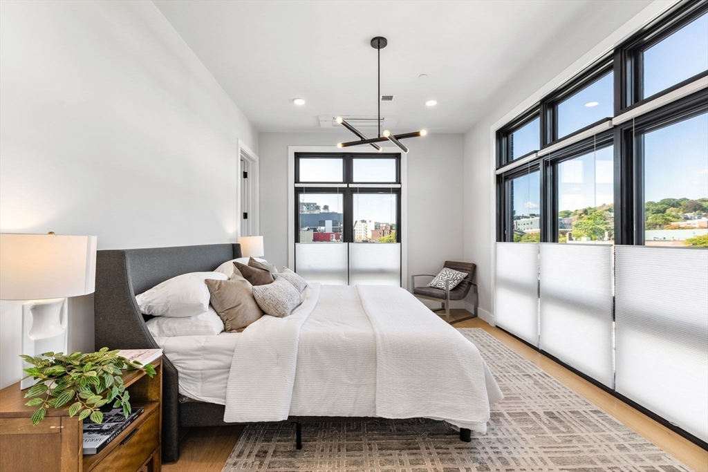 Brookline, Massachusetts, 02446, United States, 3 Bedrooms Bedrooms, ,4 BathroomsBathrooms,Residential,For Sale,1975462