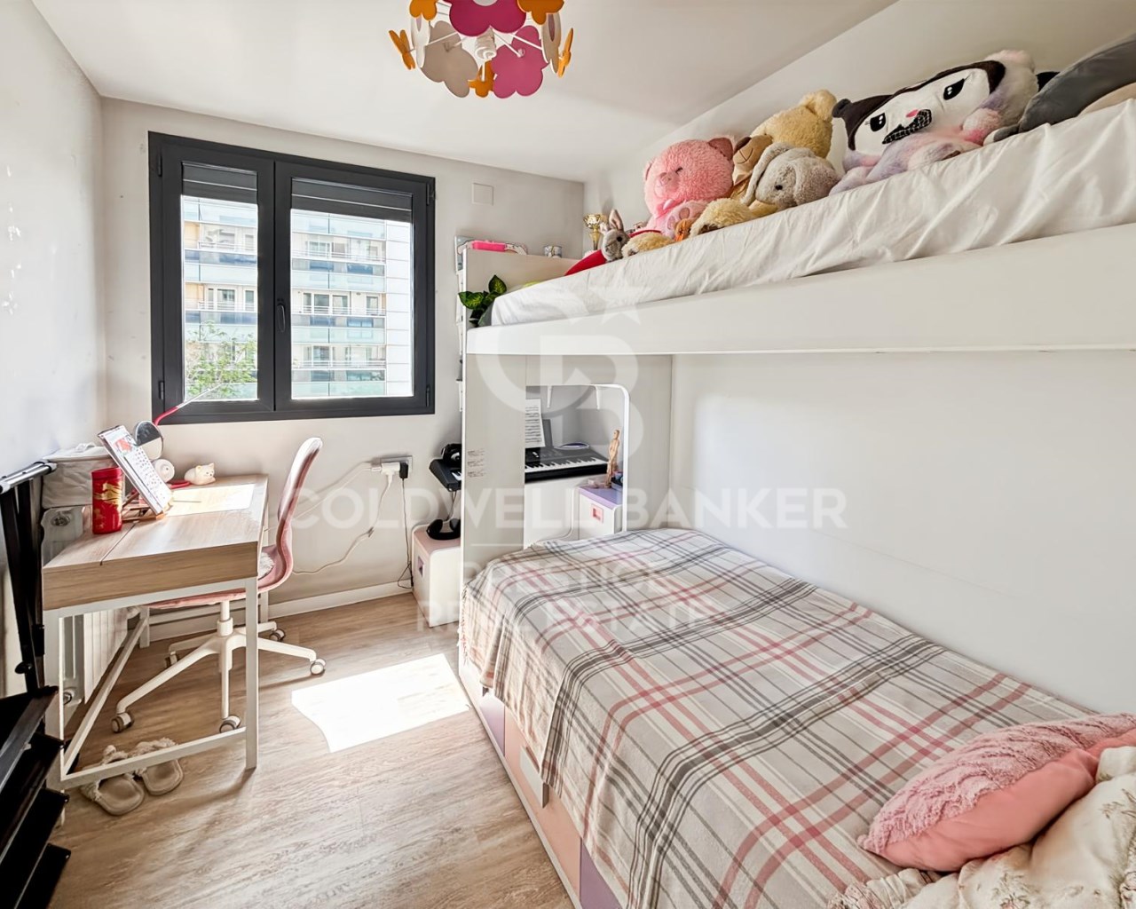 Barcelona, Catalonia, ES, 4 Bedrooms Bedrooms, ,3 BathroomsBathrooms,Residential,For Sale,1804639