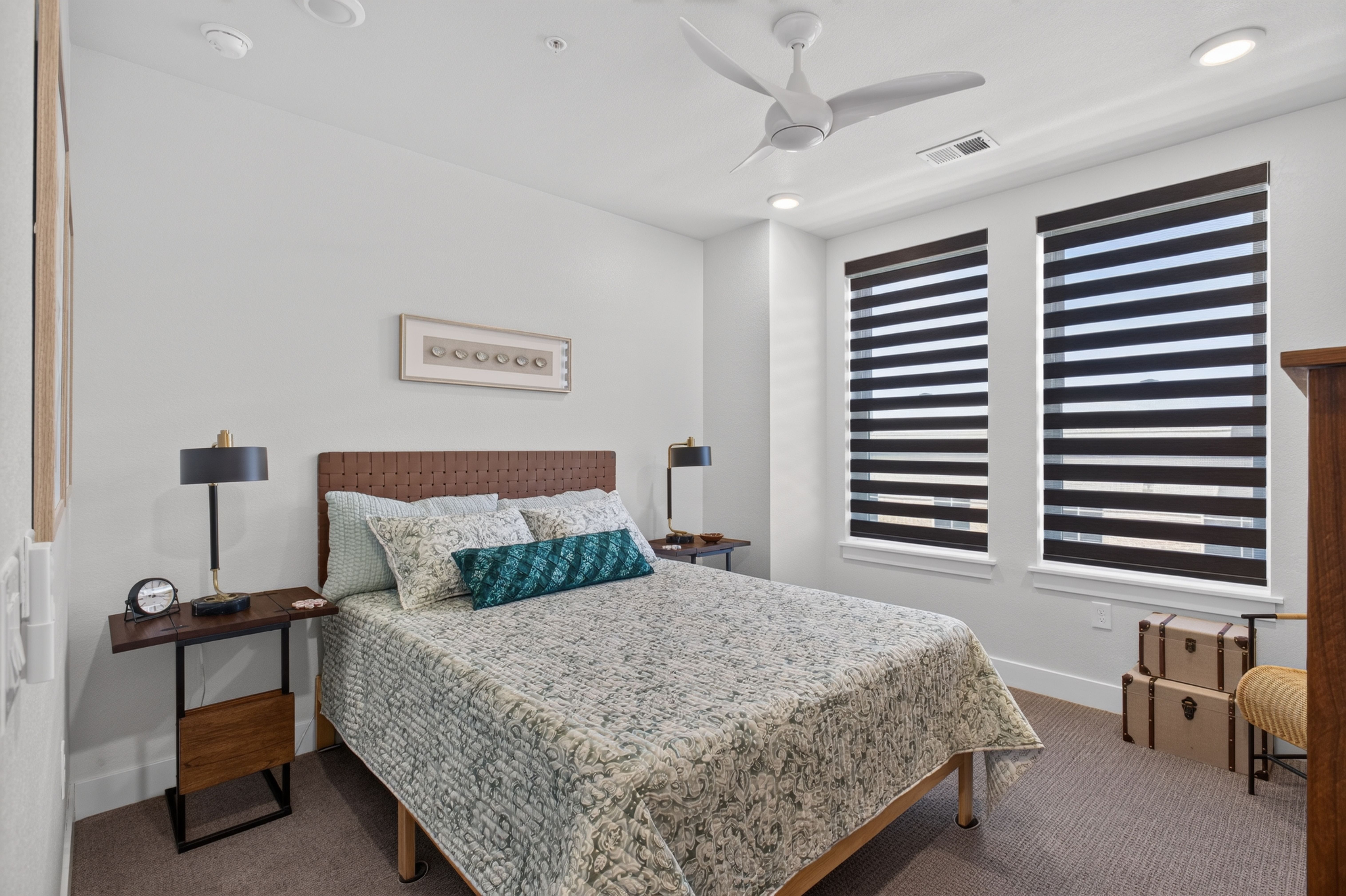  Beautiful unit with a private deck, overlooking Festival Park. - 物件實景