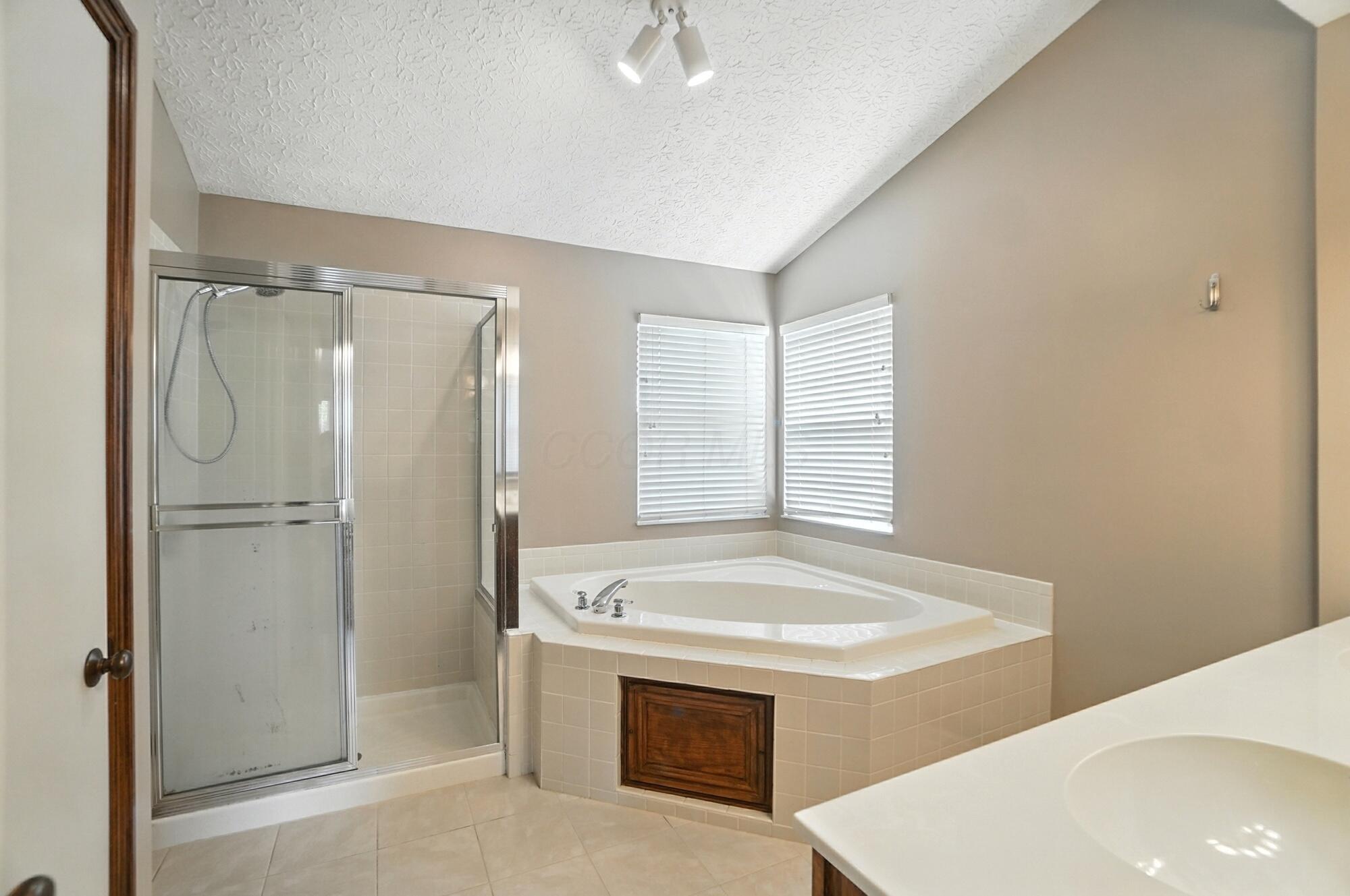 Dublin, Ohio, 43016, United States, 4 Bedrooms Bedrooms, ,3 BathroomsBathrooms,Residential,For Sale,1940366