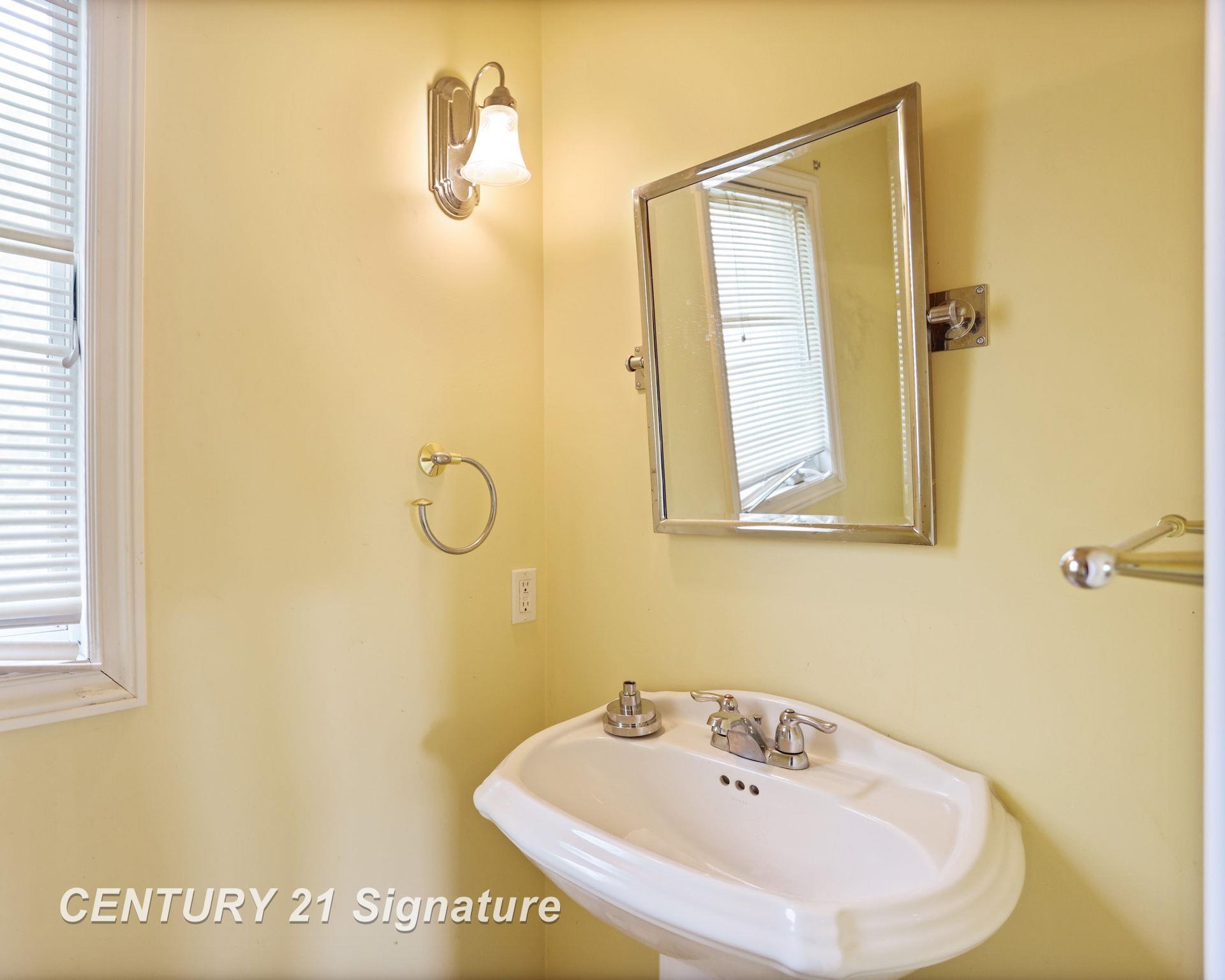Saginaw, Michigan, 48603, United States, 4 Bedrooms Bedrooms, ,4 BathroomsBathrooms,Residential,For Sale,1920670