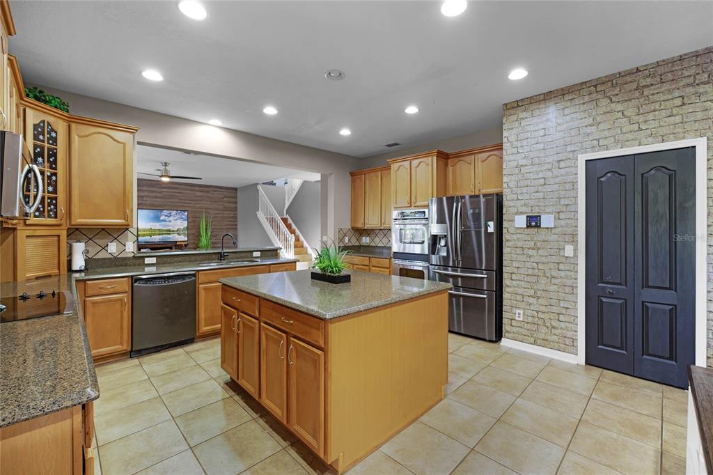 Oviedo, Florida, 32765, United States, 6 Bedrooms Bedrooms, ,5 BathroomsBathrooms,Residential,For Sale,1857503
