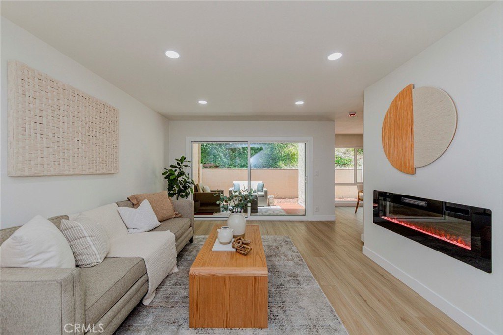 Fullerton, California, 92833, United States, 2 Bedrooms Bedrooms, ,3 BathroomsBathrooms,Residential,For Sale,1890982