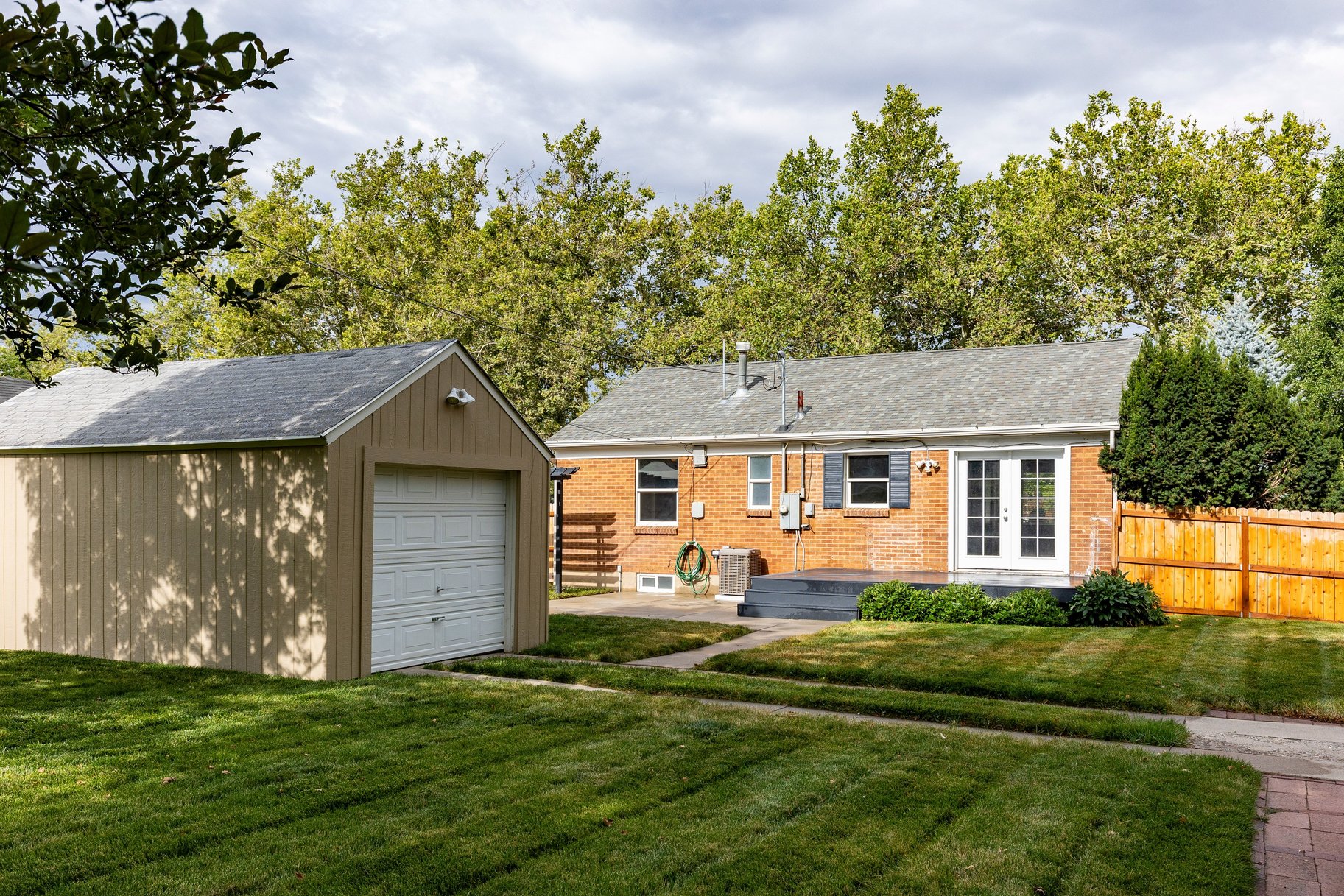 Exceptional Corner Lot in One of Millcreek’s Most Beloved Neighborhoods - 物件實景