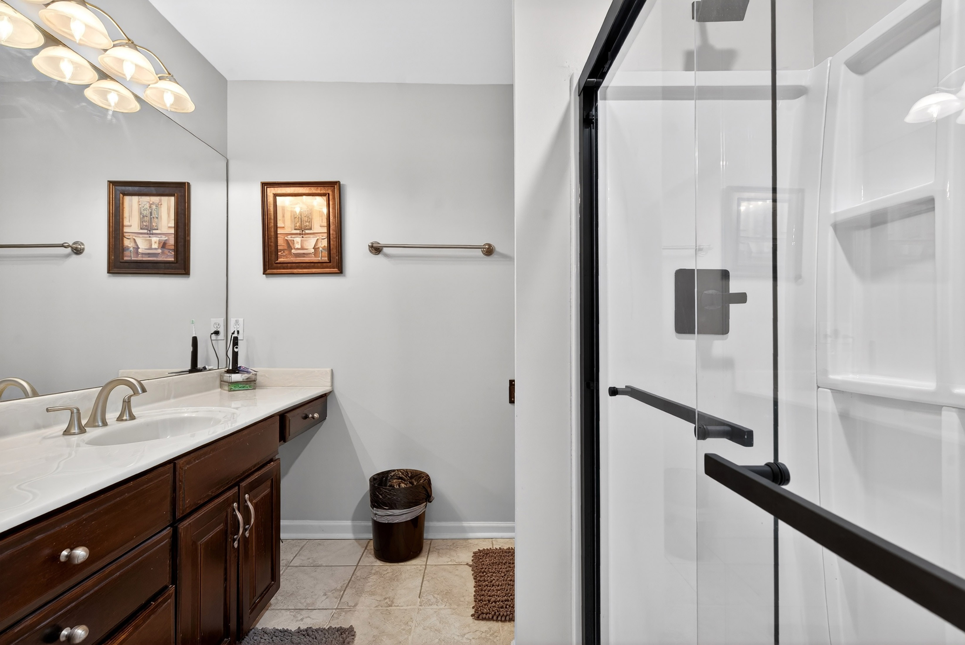  Townhouse-style Condo Offers Solid Value and Strong Upside Potential - 物件實景