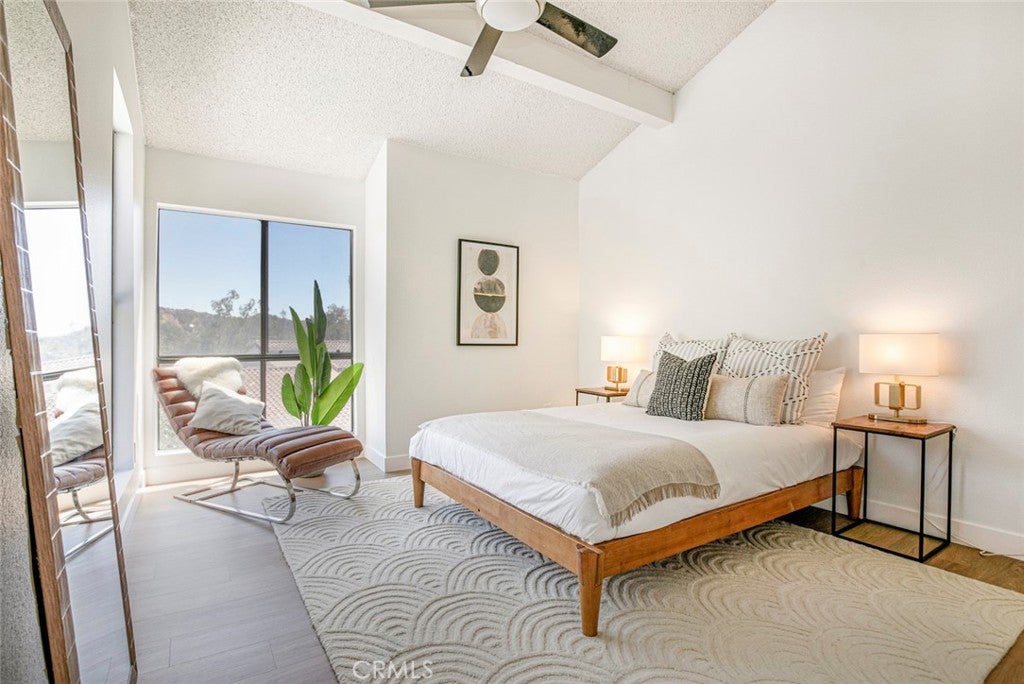 Glendale, California, 91206, United States, 2 Bedrooms Bedrooms, ,3 BathroomsBathrooms,Residential,For Sale,1941682