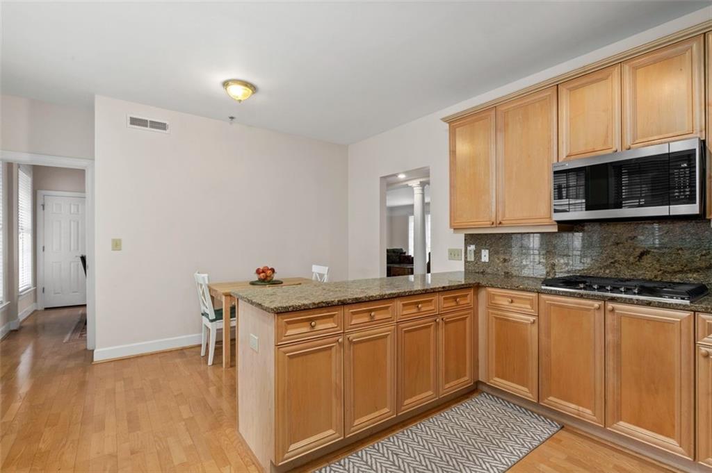 Atlanta, Georgia, 30327, United States, 2 Bedrooms Bedrooms, ,3 BathroomsBathrooms,Residential,For Sale,1895393