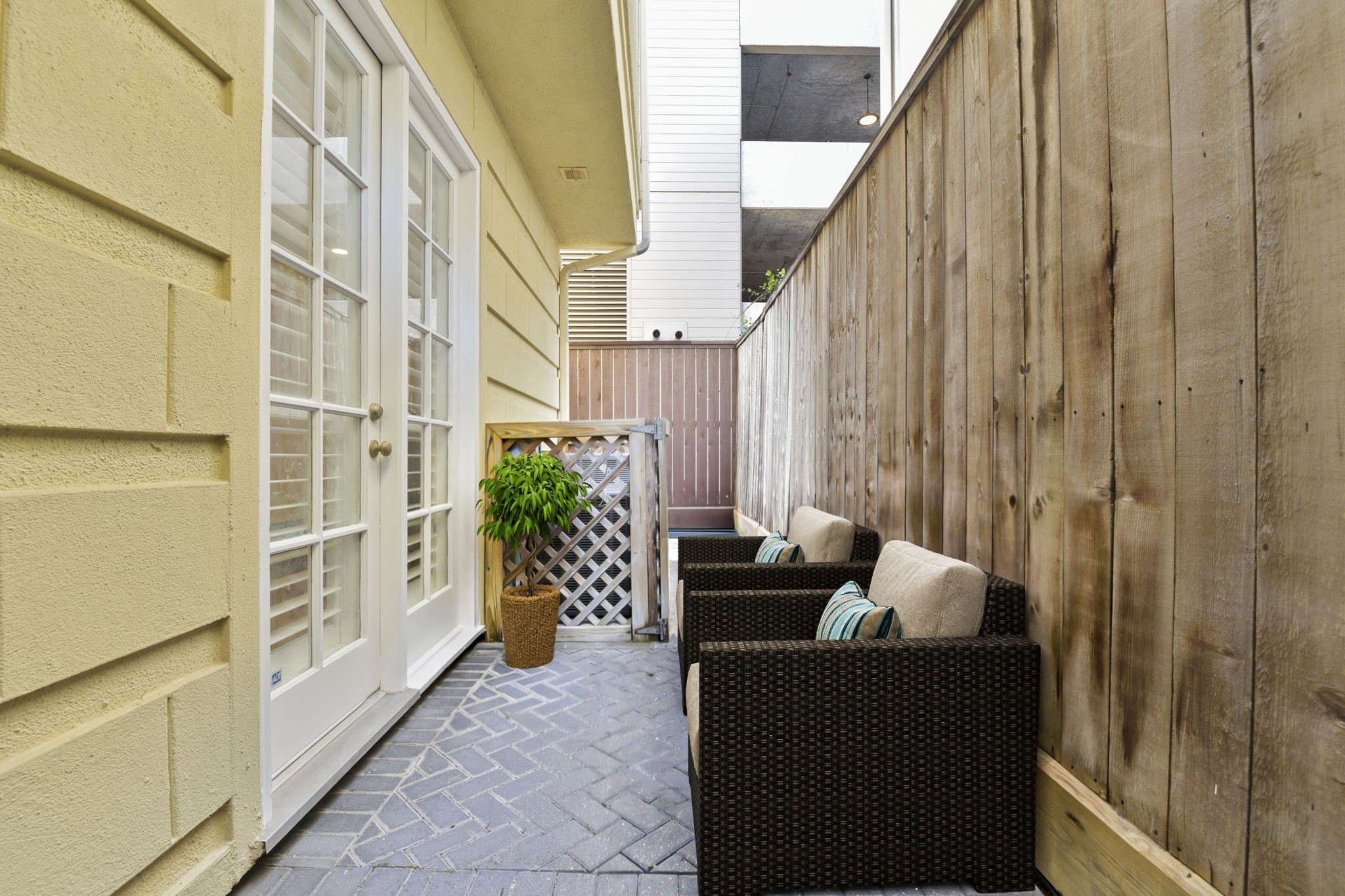 Houston, Texas, 77019, United States, 3 Bedrooms Bedrooms, ,4 BathroomsBathrooms,Residential,For Sale,1984299