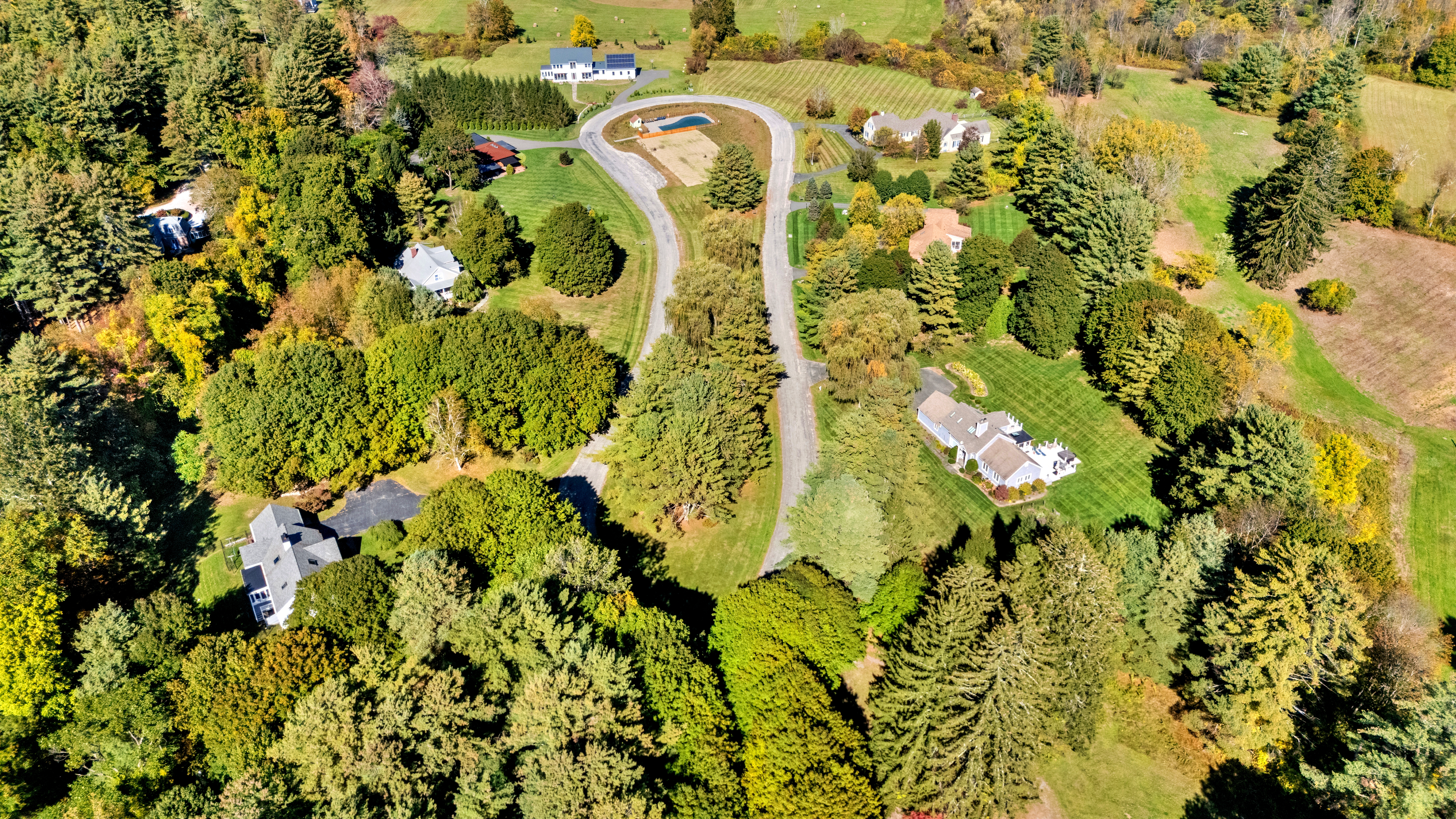  Stunning 2.4-Acre Retreat in Cornwall Estates: Updated & Move-In Ready - 物件實景