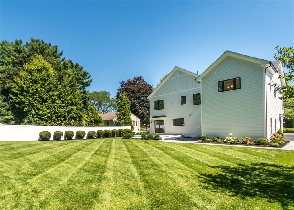 Waltham, Massachusetts, 02452, United States, 6 Bedrooms Bedrooms, ,4 BathroomsBathrooms,Residential,For Sale,1891361