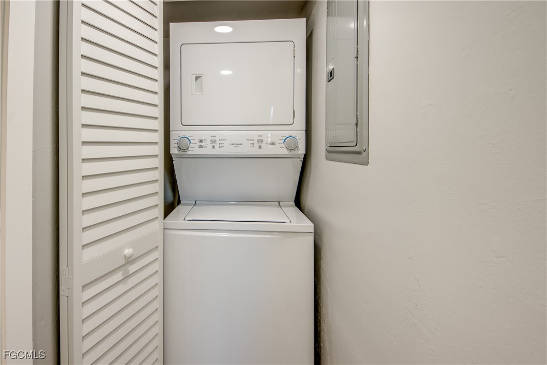 Fort Myers Beach, Florida, 33931, United States, 2 Bedrooms Bedrooms, ,2 BathroomsBathrooms,Residential,For Sale,2009064