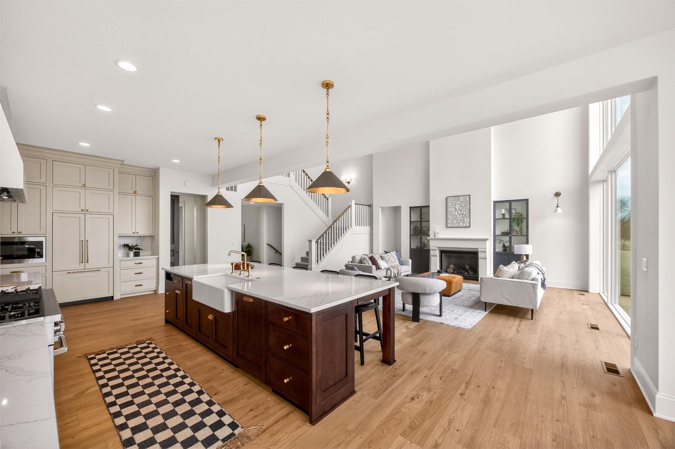 Pella, Iowa, 50219, United States, 5 Bedrooms Bedrooms, ,5 BathroomsBathrooms,Residential,For Sale,2019624