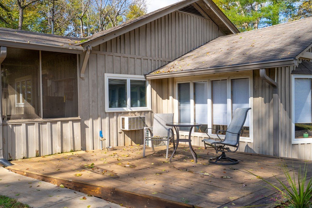 Brasstown, North Carolina, 28902, United States, 3 Bedrooms Bedrooms, ,3 BathroomsBathrooms,Residential,For Sale,1986118