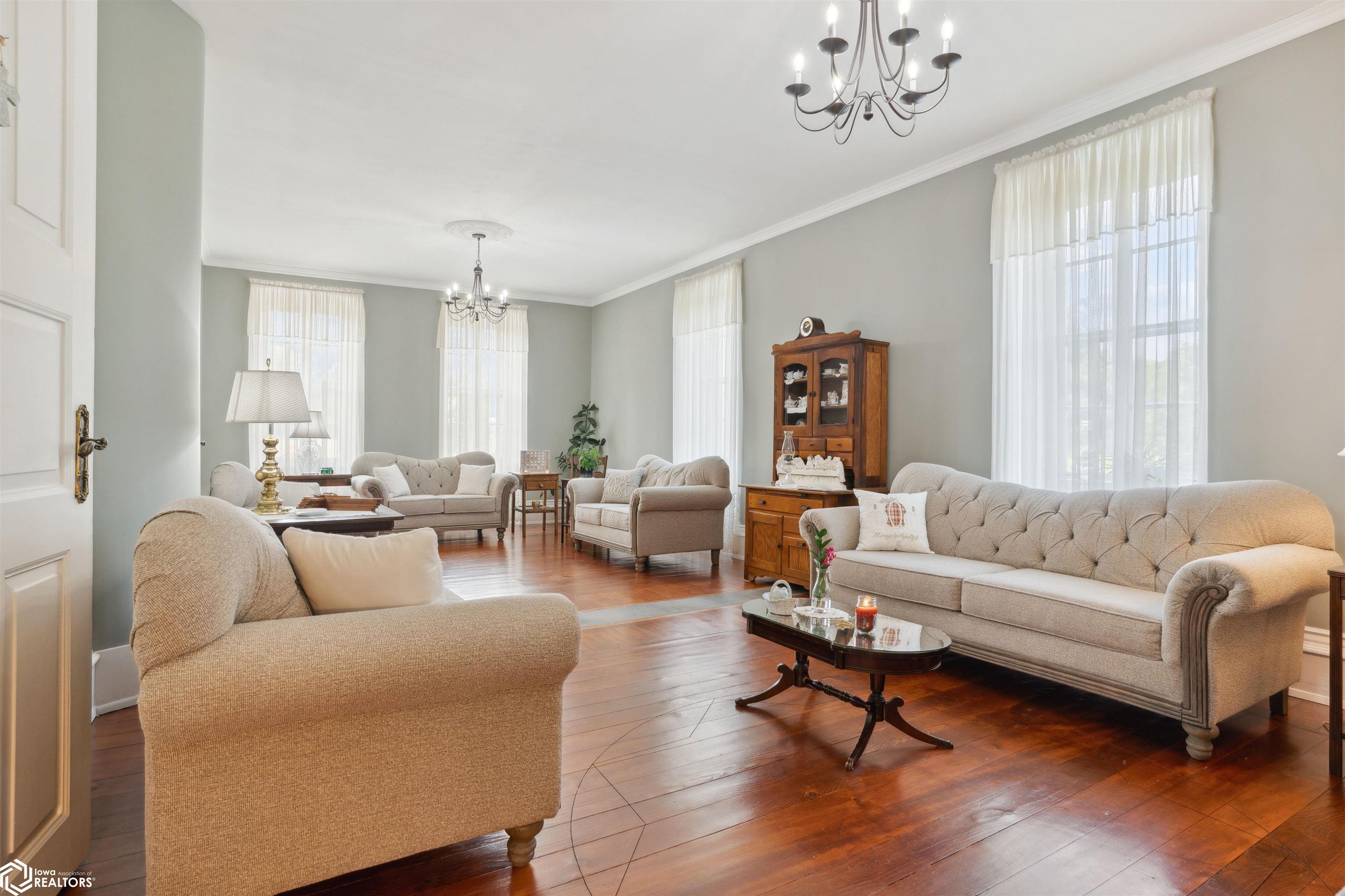 Dallas City, Illinois, 62330, United States, 8 Bedrooms Bedrooms, ,7 BathroomsBathrooms,Residential,For Sale,1980104