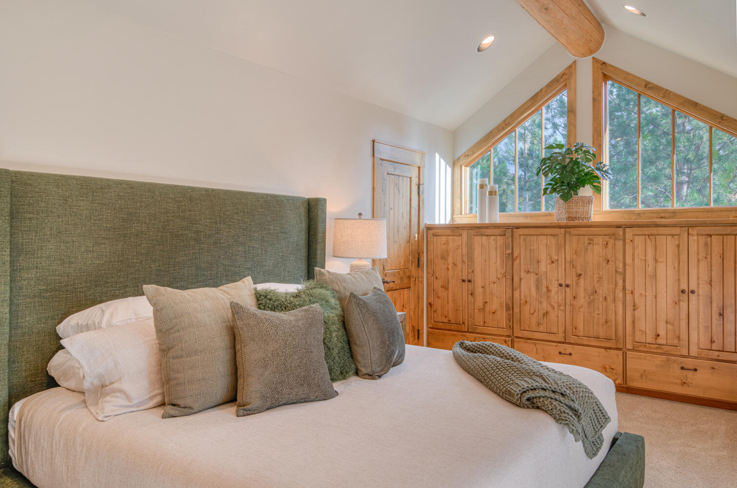 Bend, Oregon, 97707, United States, 4 Bedrooms Bedrooms, ,4 BathroomsBathrooms,Residential,For Sale,2005289