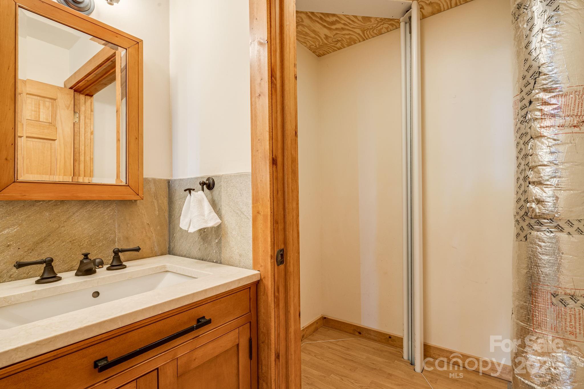 Little Switzerland, North Carolina, 28752, United States, 3 Bedrooms Bedrooms, ,3 BathroomsBathrooms,Residential,For Sale,1949808