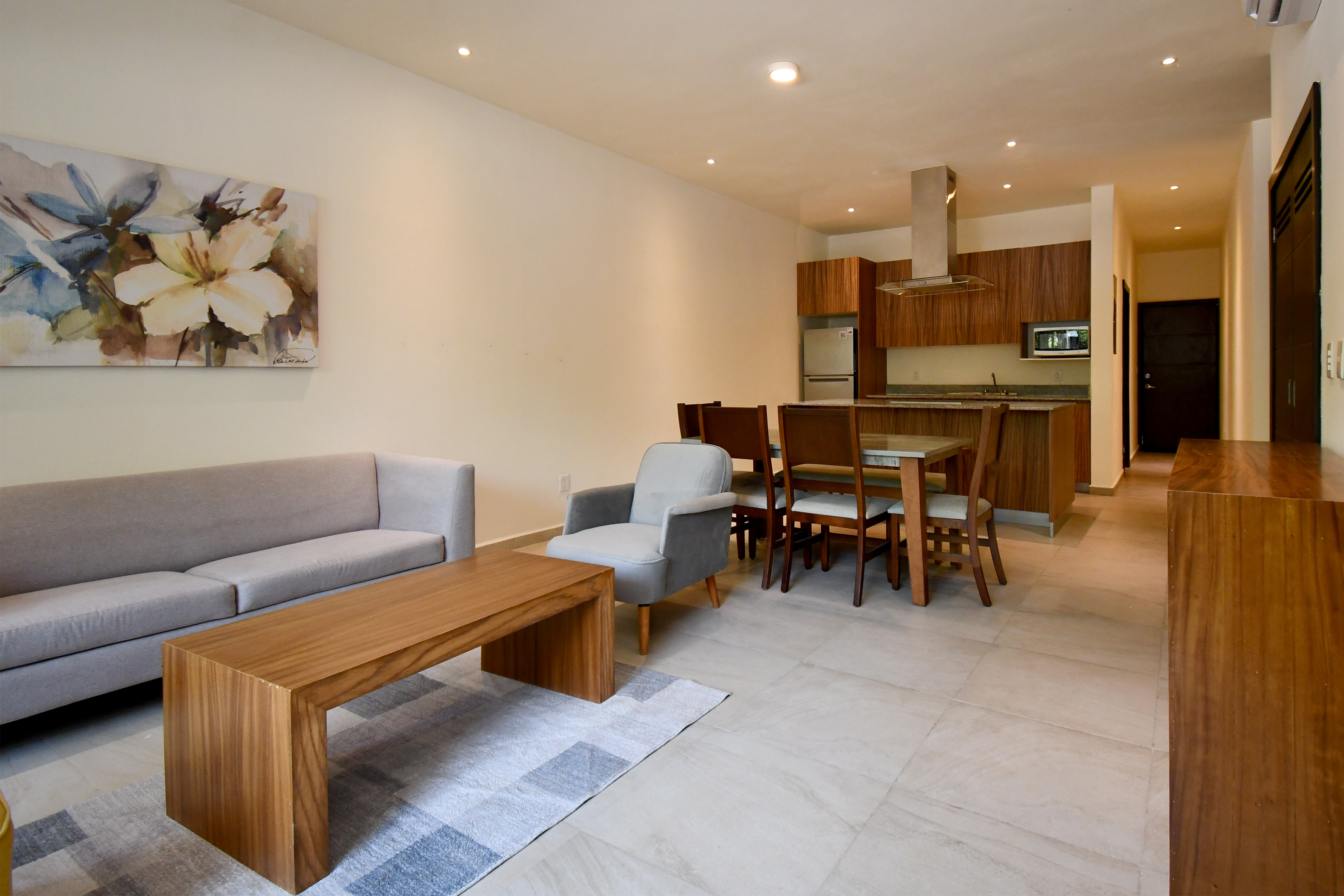  Comfort and Convenience in an Expansive Three-Bedroom Residence - 物件實景