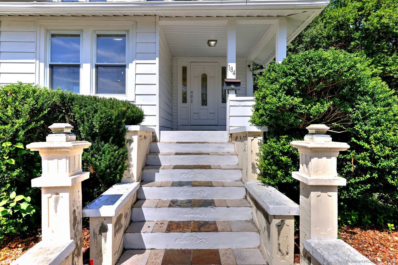 Milford, Connecticut, 06461, United States, 5 Bedrooms Bedrooms, ,2 BathroomsBathrooms,Residential,For Sale,1949907