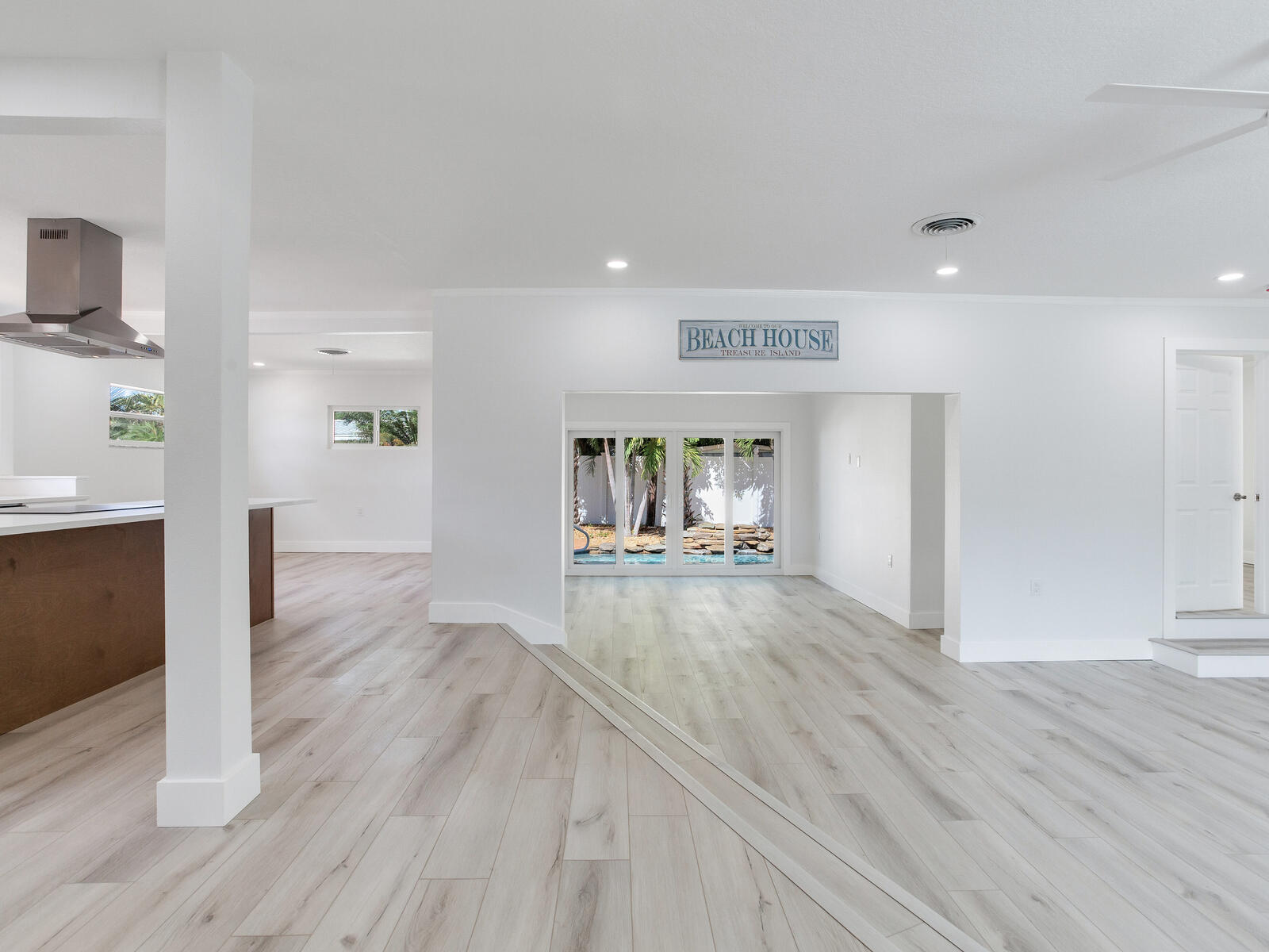 Treasure Island, Florida, 33706, United States, 3 Bedrooms Bedrooms, ,2 BathroomsBathrooms,Residential,For Sale,1981949