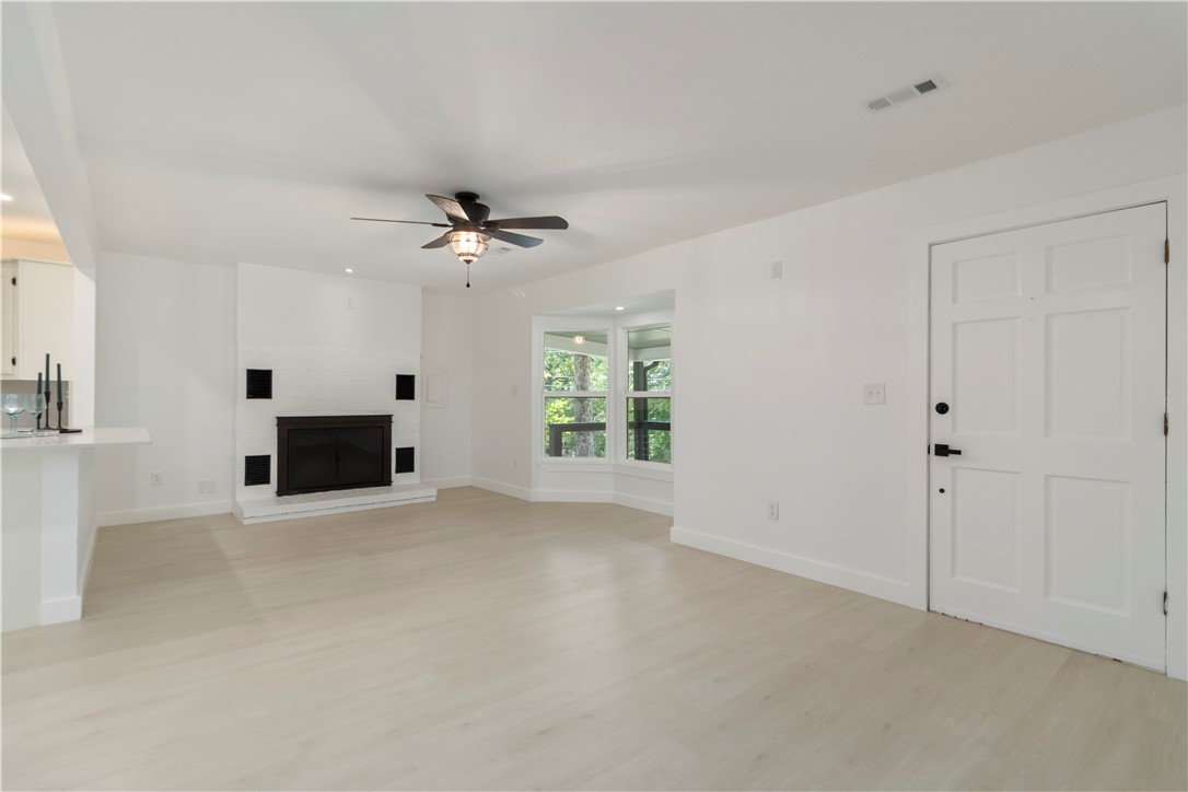 Springdale, Arkansas, 72764, United States, 3 Bedrooms Bedrooms, ,3 BathroomsBathrooms,Residential,For Sale,1877272