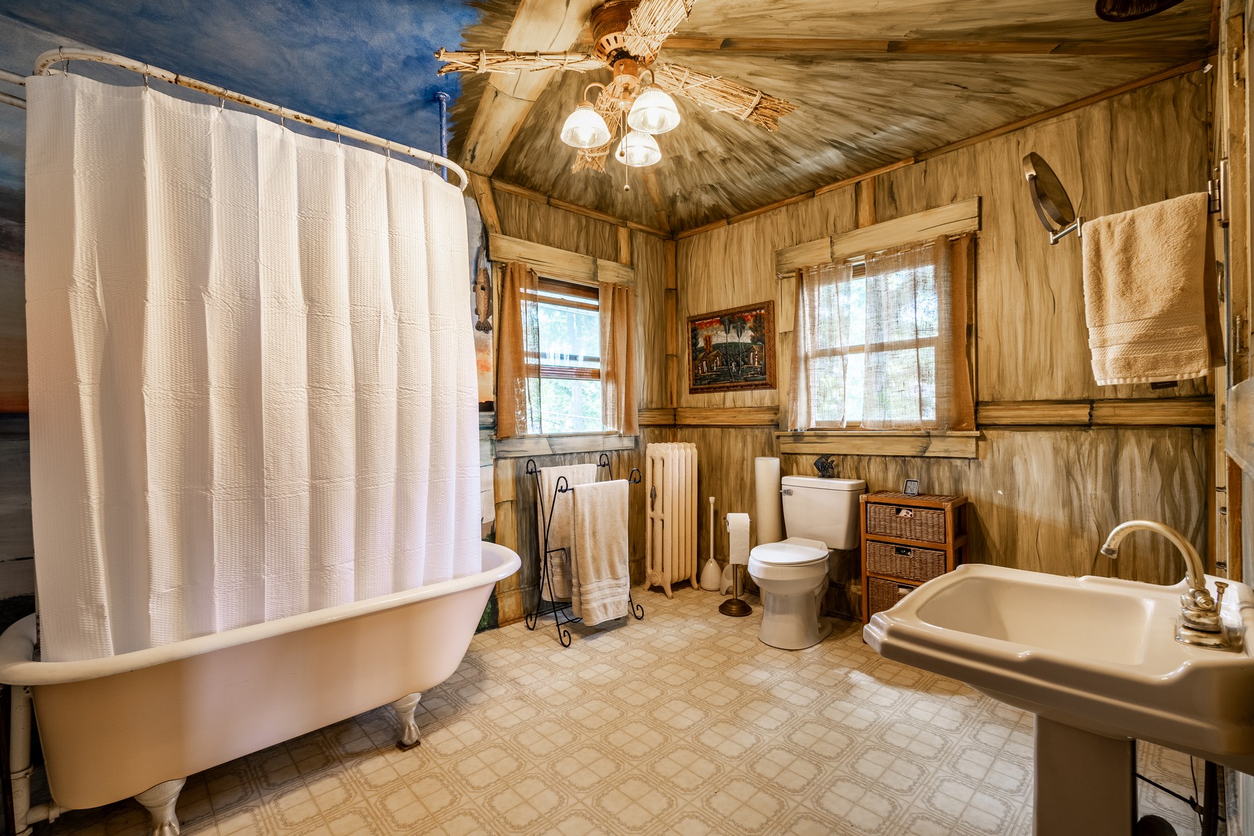  Charming Indianapolis Home with Stained Woodwork and Hardwood Floors - 物件實景