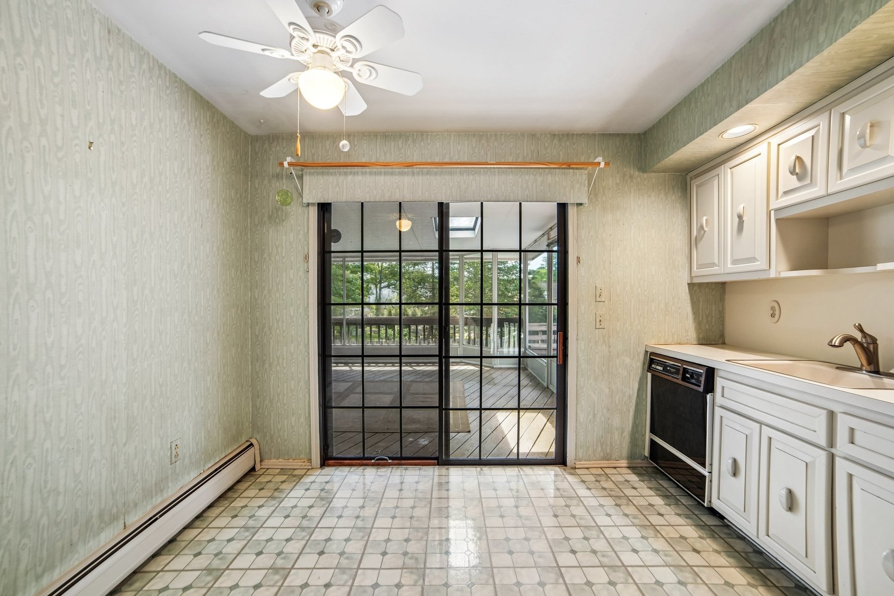  ?Oak Park? Bi-Level Provides Space Location and Long-Term Value - 物件實景
