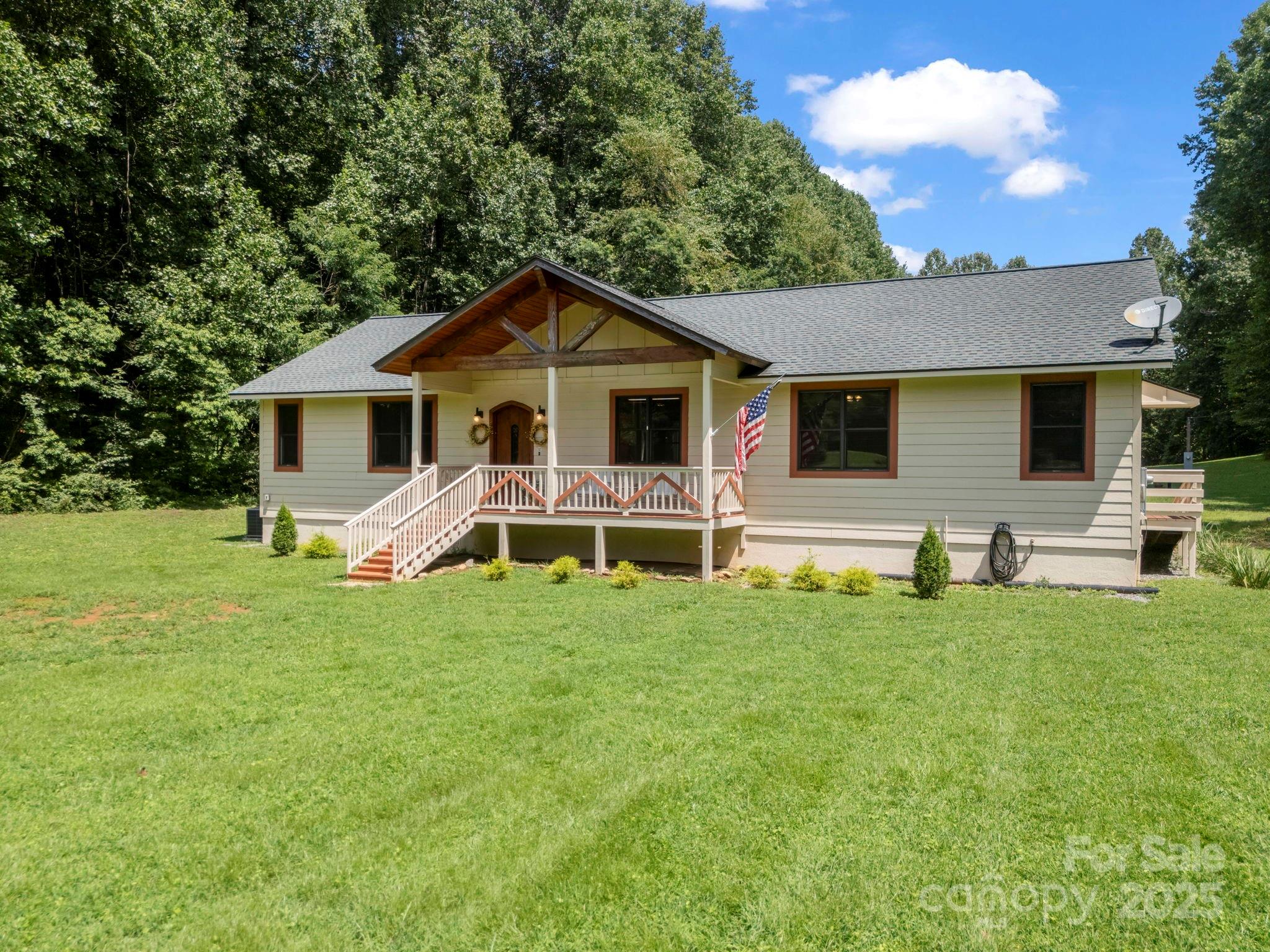 Saluda, North Carolina, 28773, United States, 3 Bedrooms Bedrooms, ,2 BathroomsBathrooms,Residential,For Sale,1923070