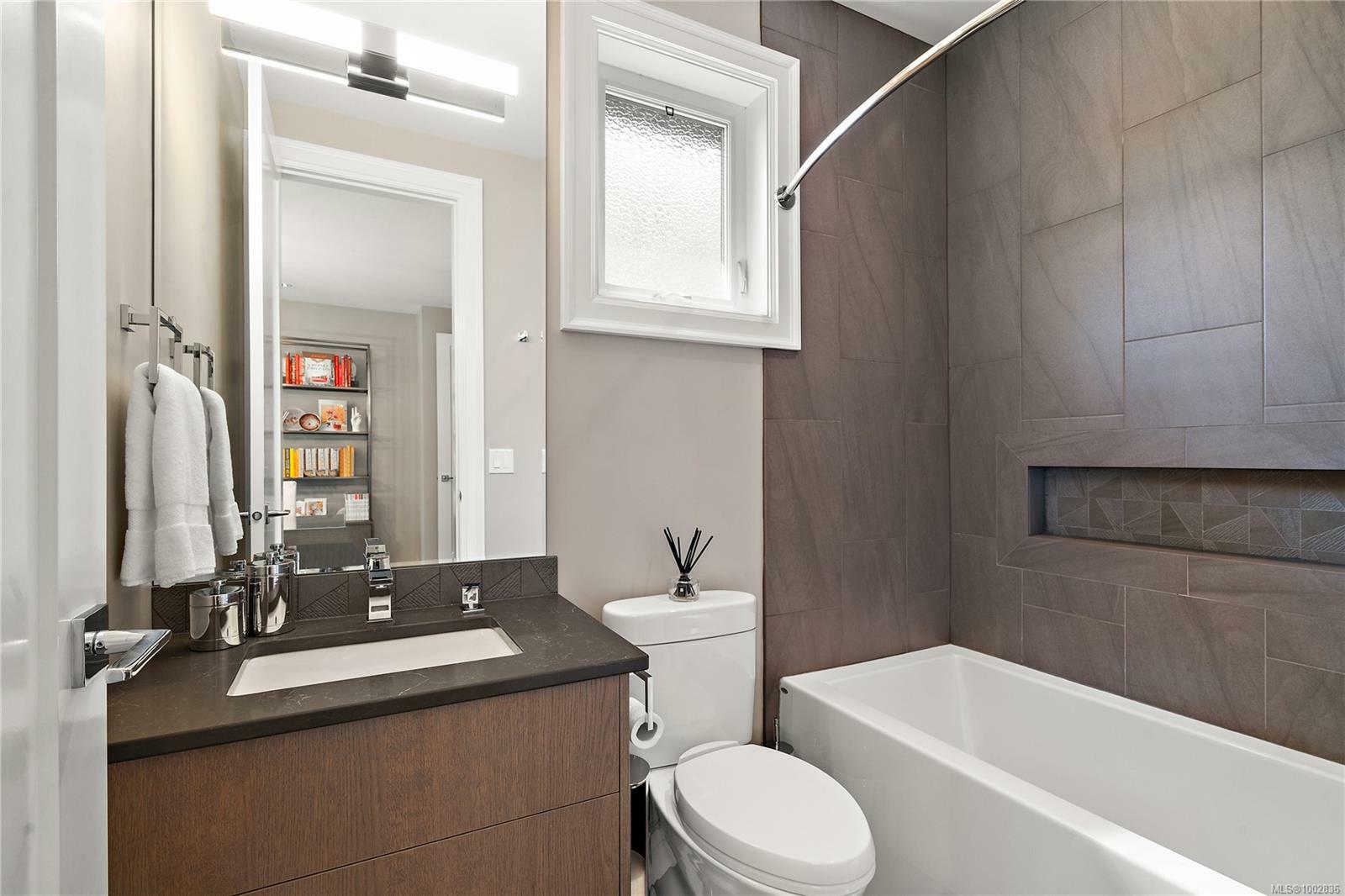 OAK BAY, British Columbia, V8R 3L8, CA, 6 Bedrooms Bedrooms, ,Residential,For Sale,1875057