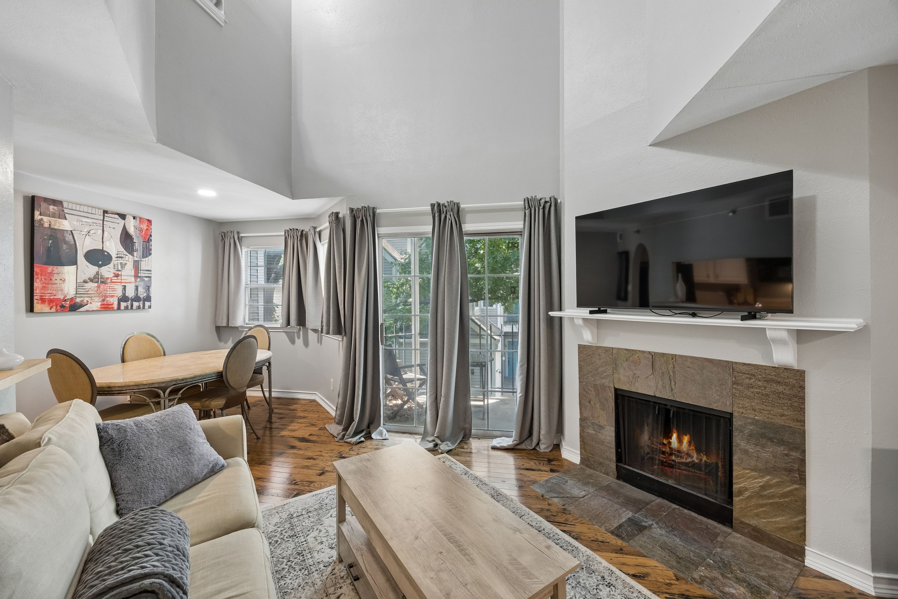  Two-story Bryan Place loft with quick access to Downtown Dallas. - 物件實景