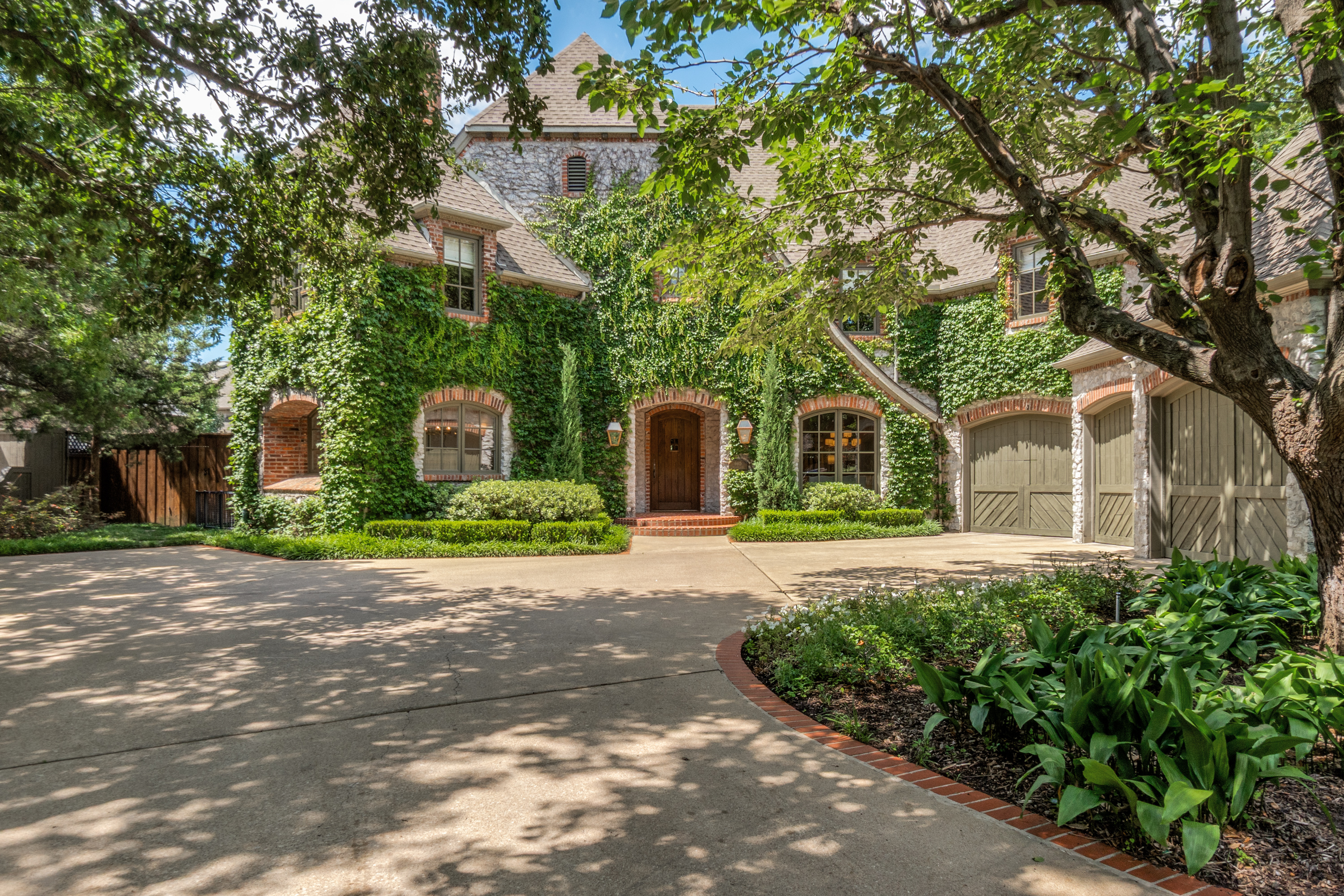  Updated European Transitional in the heart of Preston Hollow - 物件實景