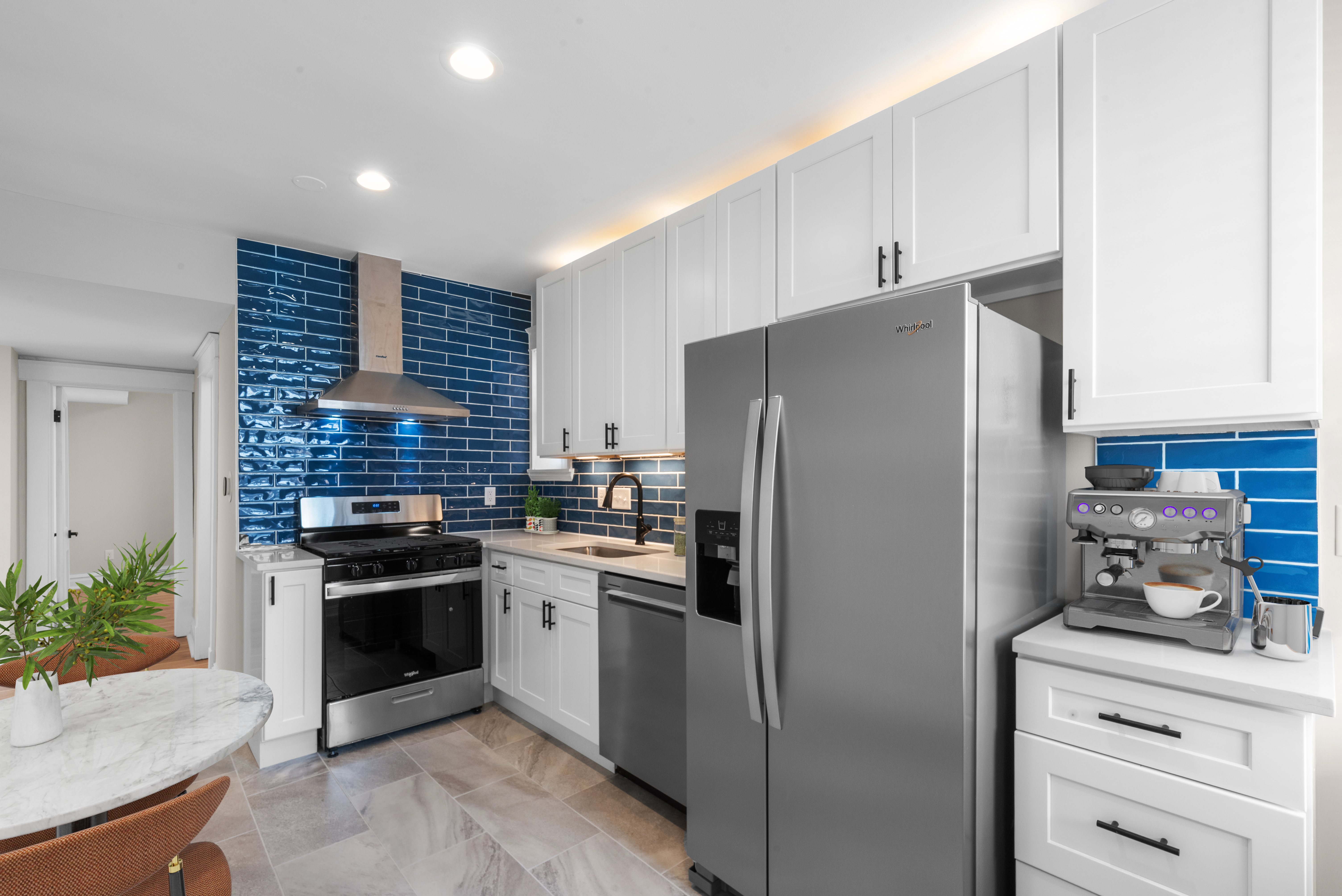  Renovated Richmond Heights Two-Family - 物件實景