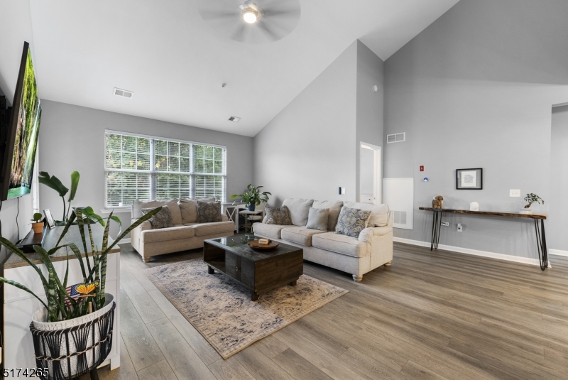 Hanover Twp., New Jersey, 07981, United States, 2 Bedrooms Bedrooms, ,2 BathroomsBathrooms,Residential,For Sale,2003399