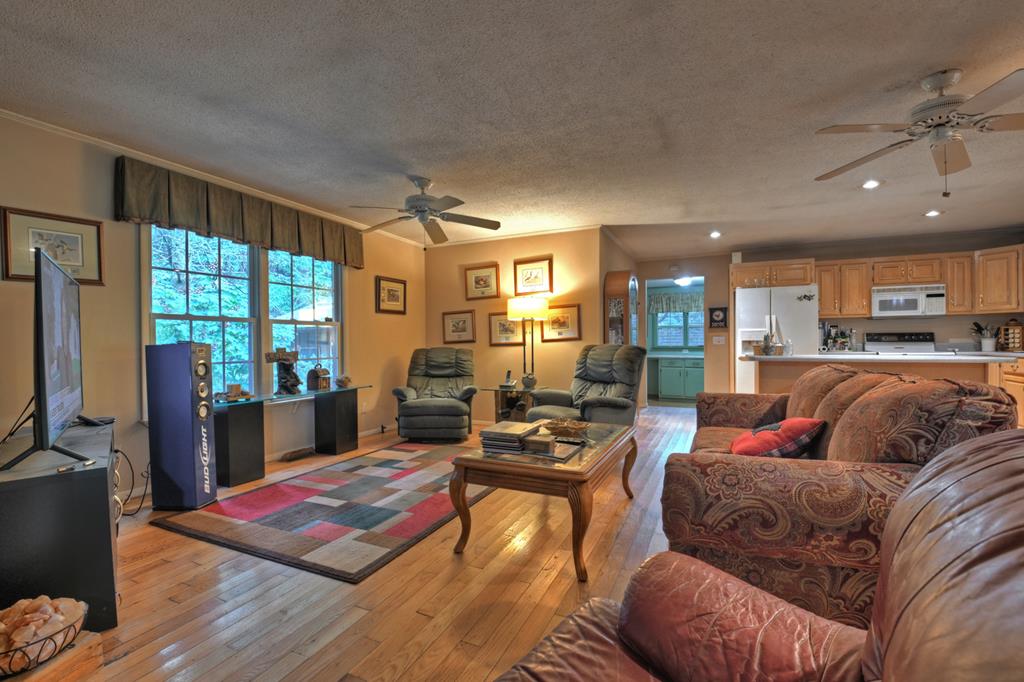 Blue Ridge, Georgia, 30513, United States, 4 Bedrooms Bedrooms, ,4 BathroomsBathrooms,Residential,For Sale,1859104