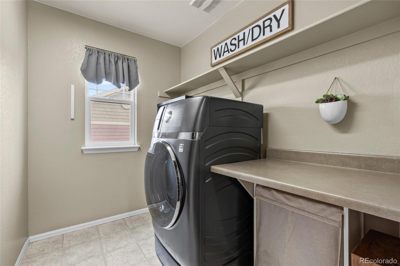 Aurora, Colorado, 80018, United States, 5 Bedrooms Bedrooms, ,3 BathroomsBathrooms,Residential,For Sale,1993047