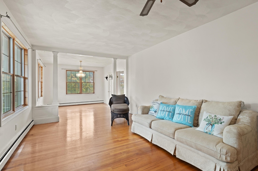 Salem, Massachusetts, 01970, United States, 3 Bedrooms Bedrooms, ,1 BathroomBathrooms,Residential,For Sale,1988229