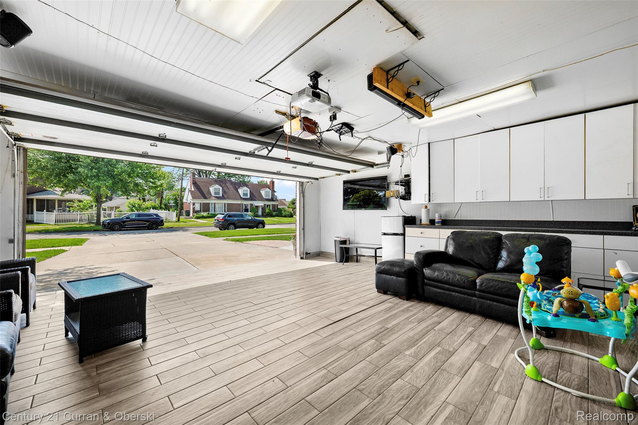 Dearborn, Michigan, 48126, United States, 3 Bedrooms Bedrooms, ,4 BathroomsBathrooms,Residential,For Sale,1979682