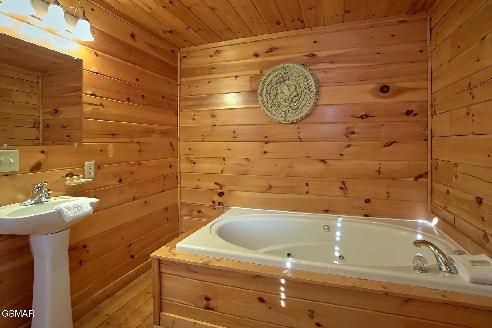 Sevierville, Tennessee, 37876, United States, 1 Bedroom Bedrooms, ,2 BathroomsBathrooms,Residential,For Sale,2005093