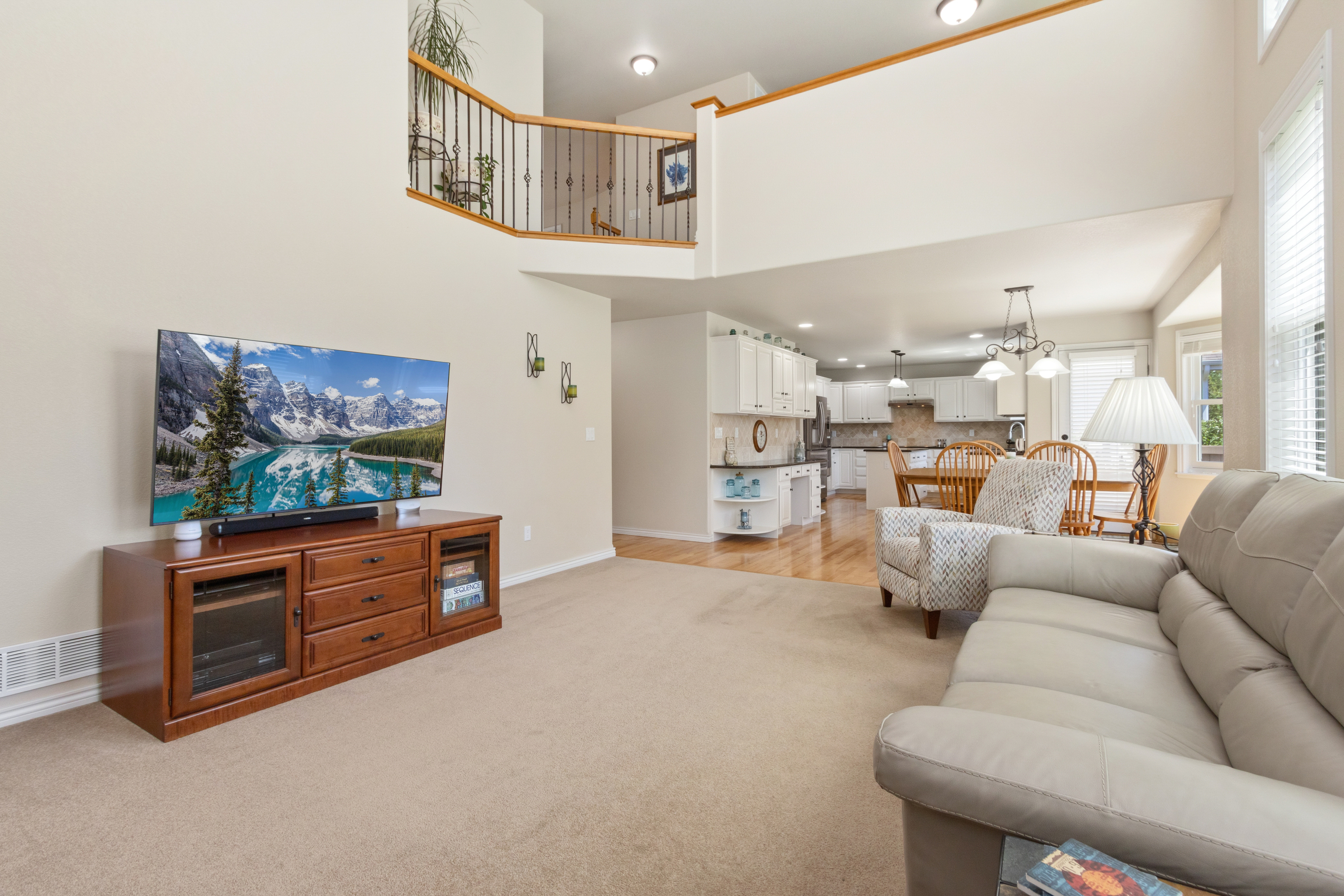  Beautiful Two-Story Home Nestled on a Quiet Cul-de-Sac - 物件實景