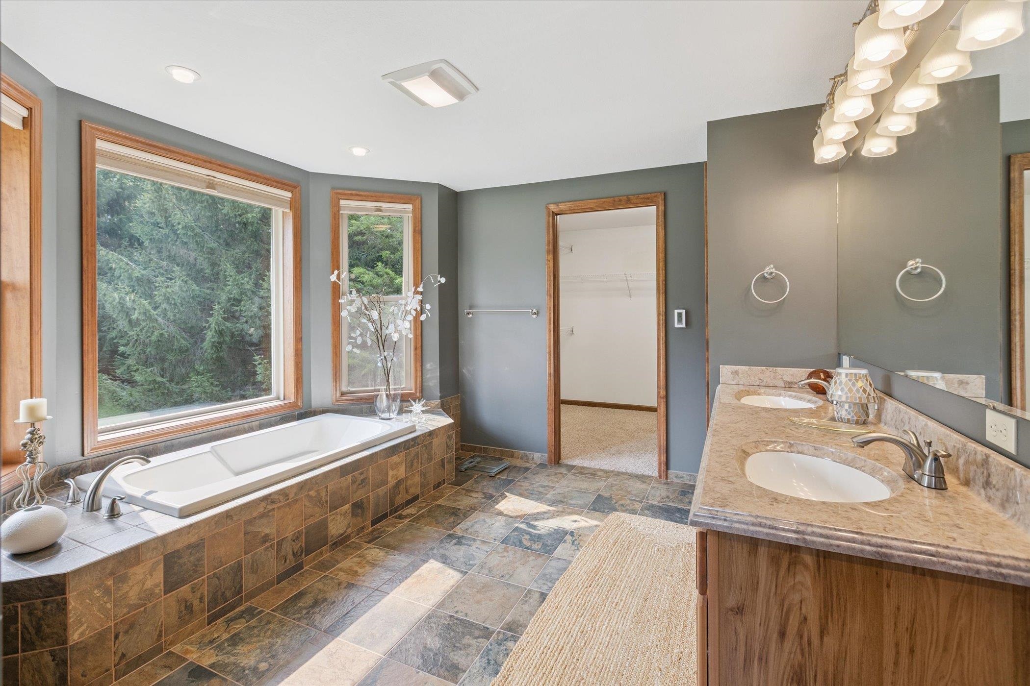 Midland, Michigan, 48640, United States, 3 Bedrooms Bedrooms, ,3 BathroomsBathrooms,Residential,For Sale,1975279